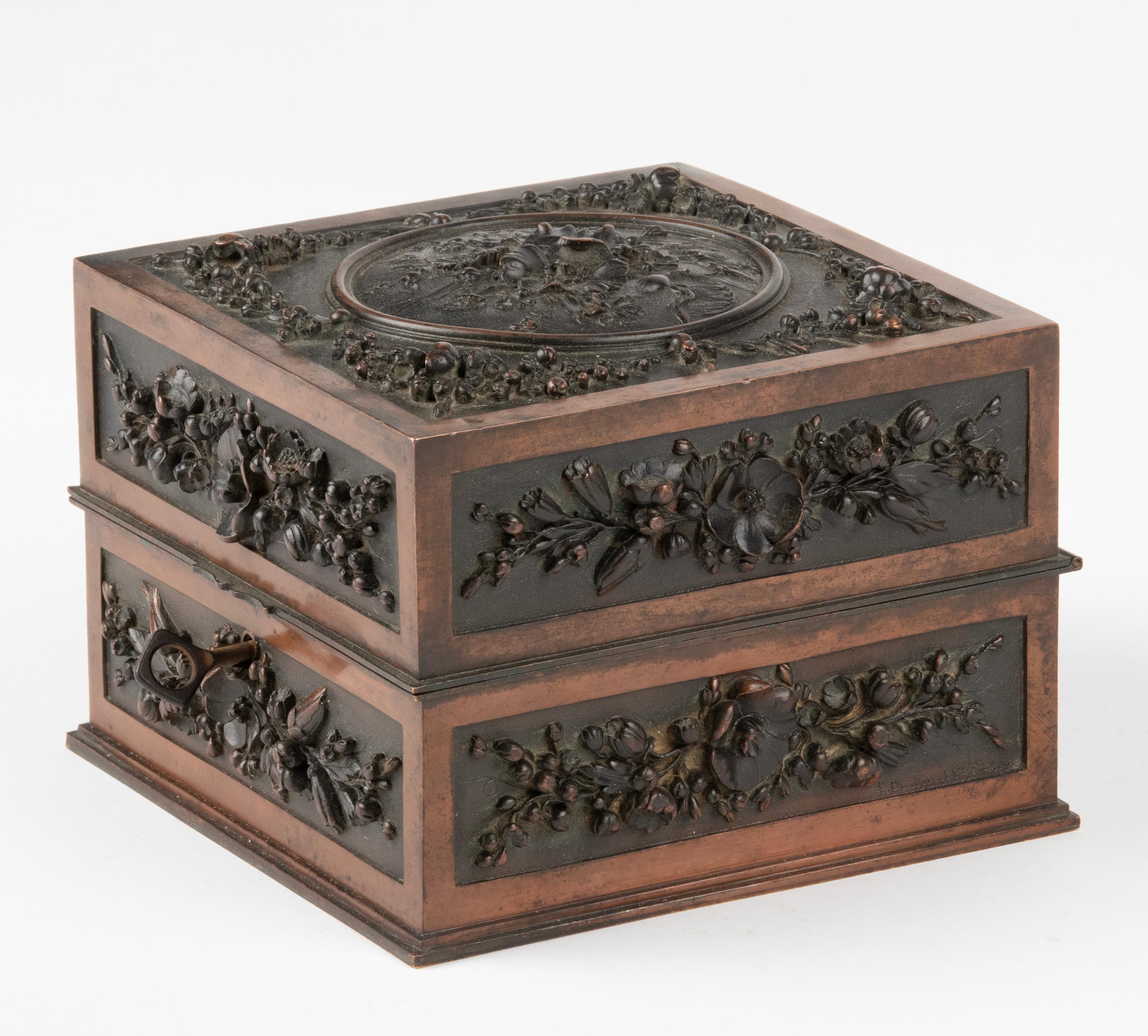 Boîte décorative en bronze de la Forêt-Noire de la fin du XIXe siècle par Leopold Oudry & Cie. en vente 9