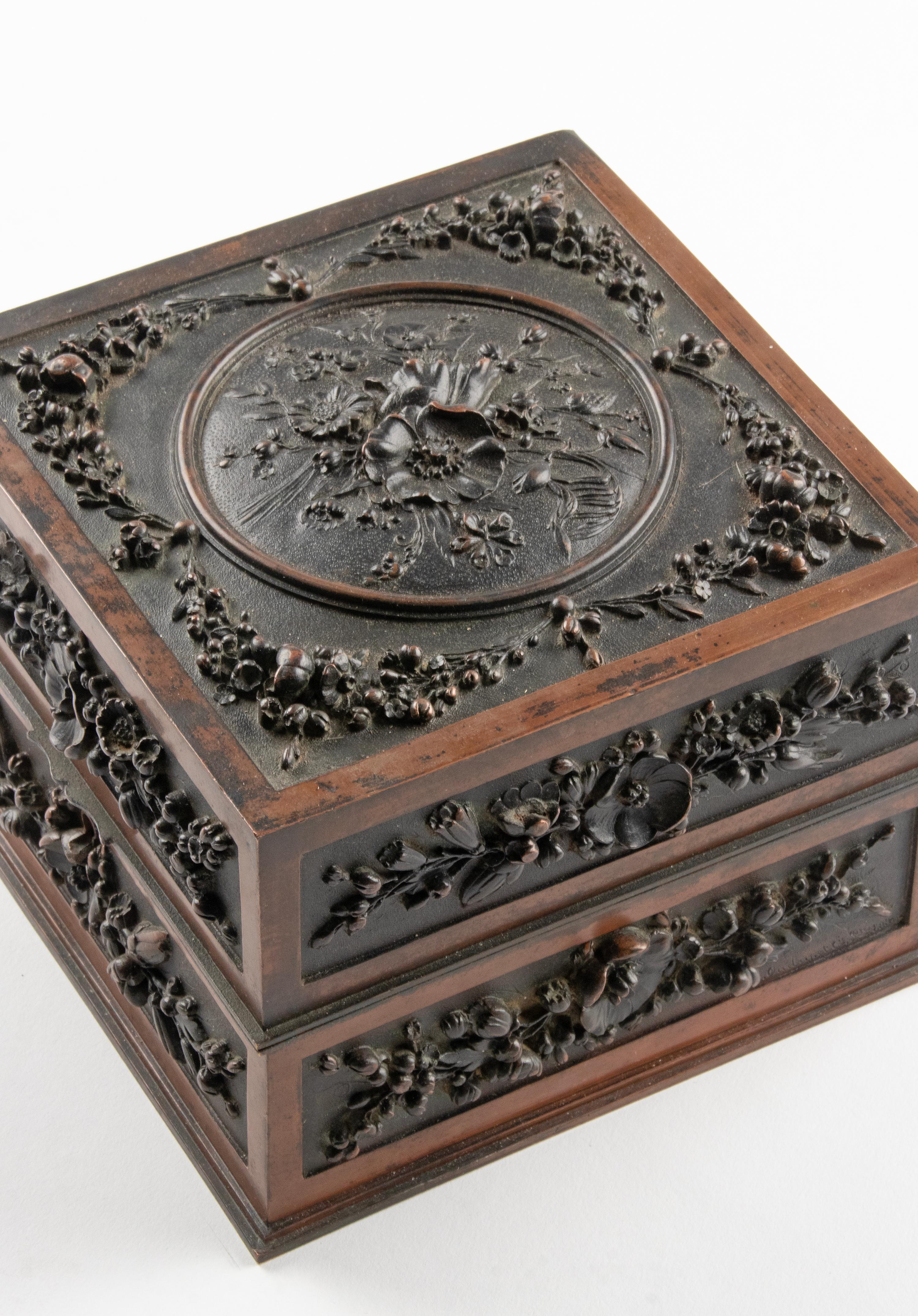 Boîte décorative en bronze de la Forêt-Noire de la fin du XIXe siècle par Leopold Oudry & Cie. en vente 11