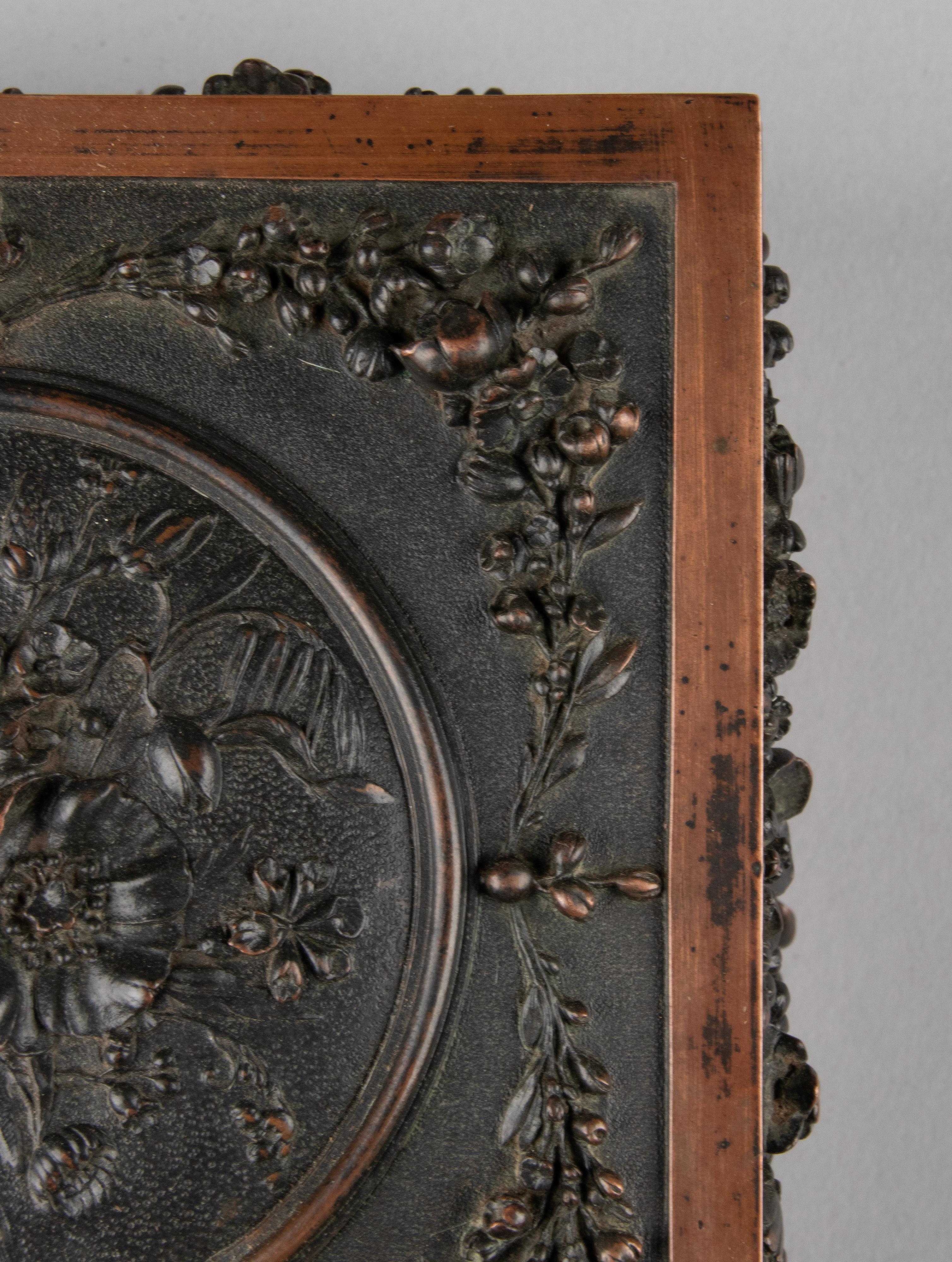 Boîte décorative en bronze de la Forêt-Noire de la fin du XIXe siècle par Leopold Oudry & Cie. en vente 13