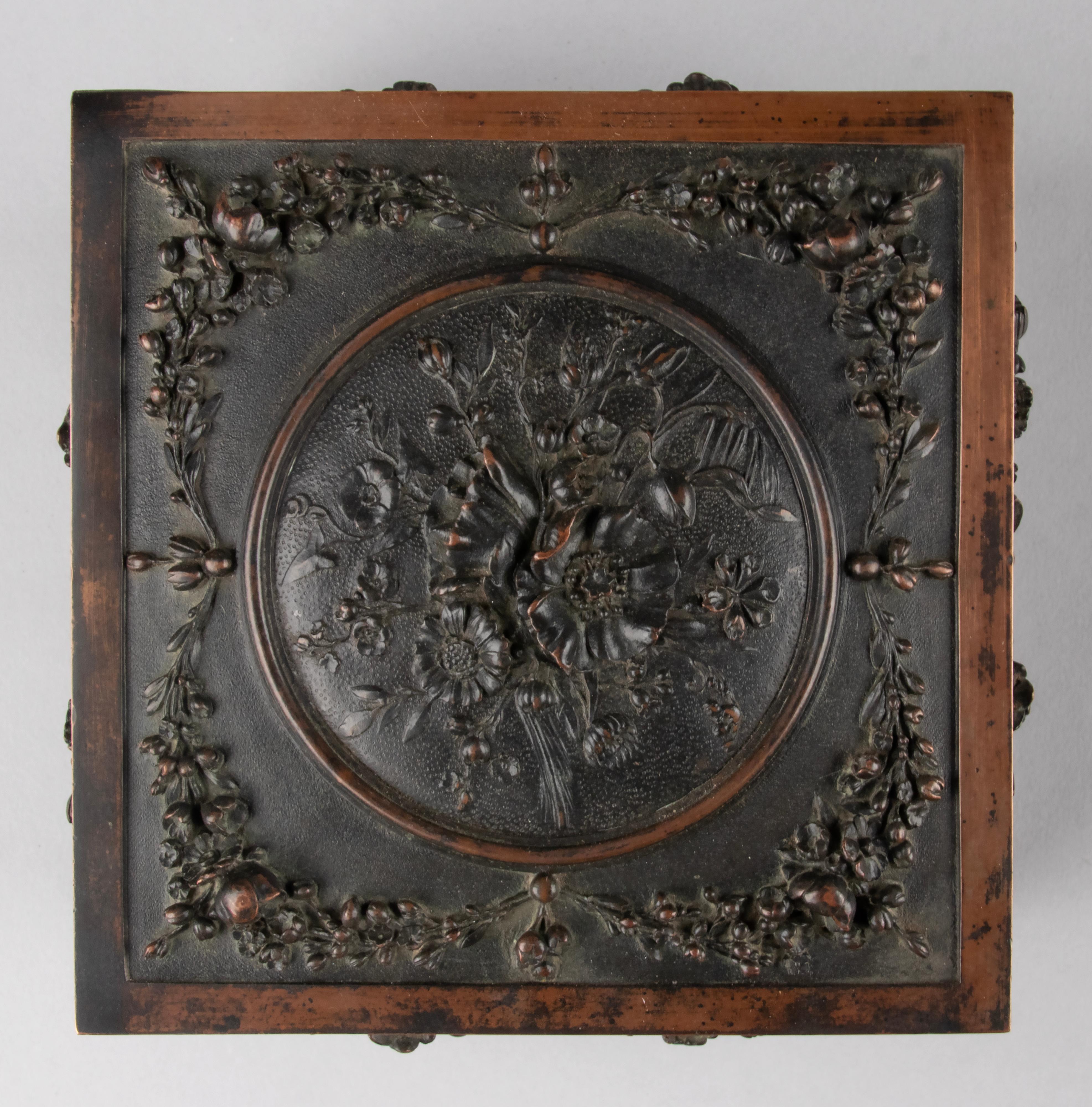 Boîte décorative en bronze de la Forêt-Noire de la fin du XIXe siècle par Leopold Oudry & Cie. Bon état - En vente à Casteren, Noord-Brabant