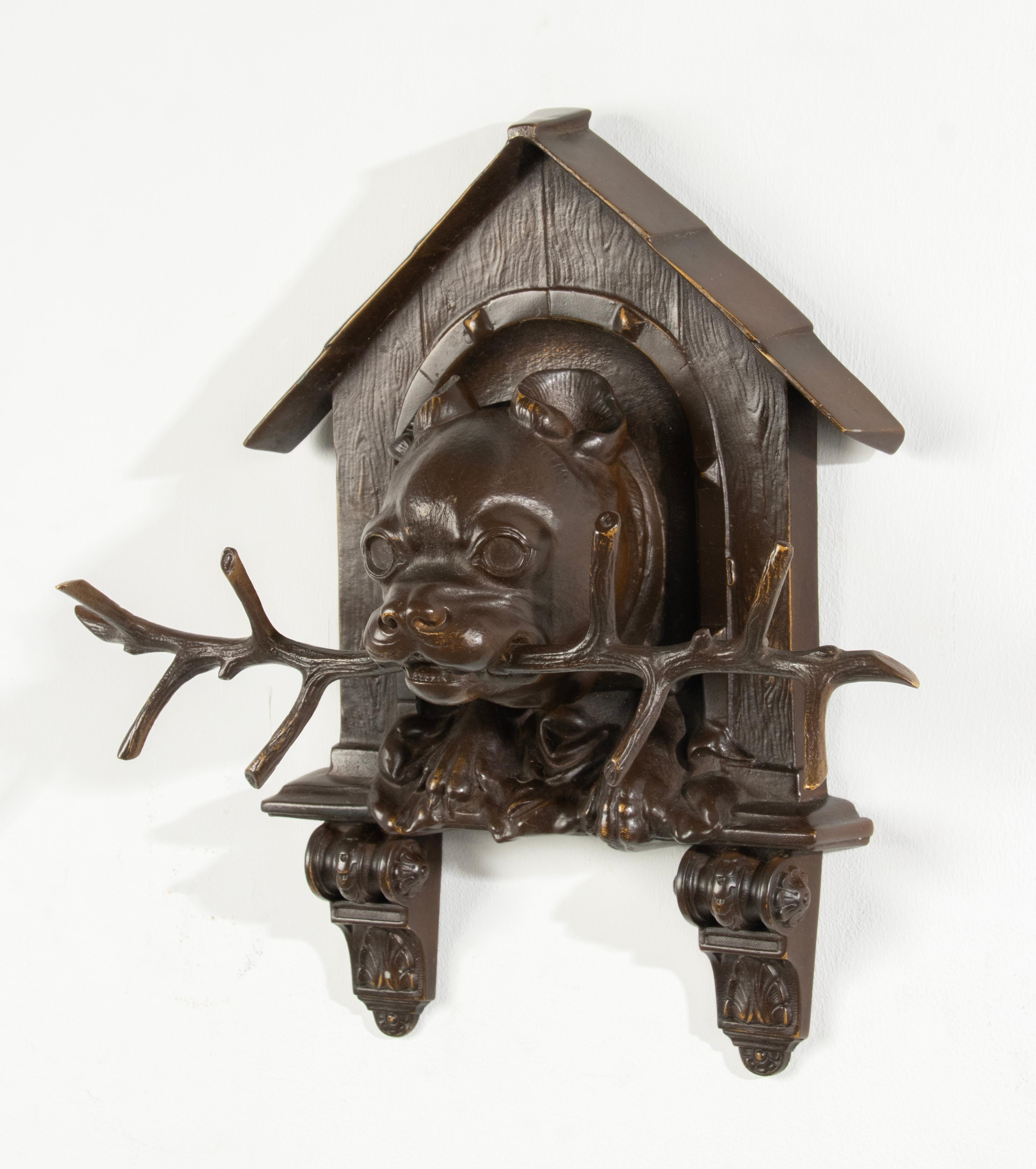 Ende des 19. Jahrhunderts Black Forest Bronze Hundehalsband Wandständer Skulptur Bulldogge im Angebot 12