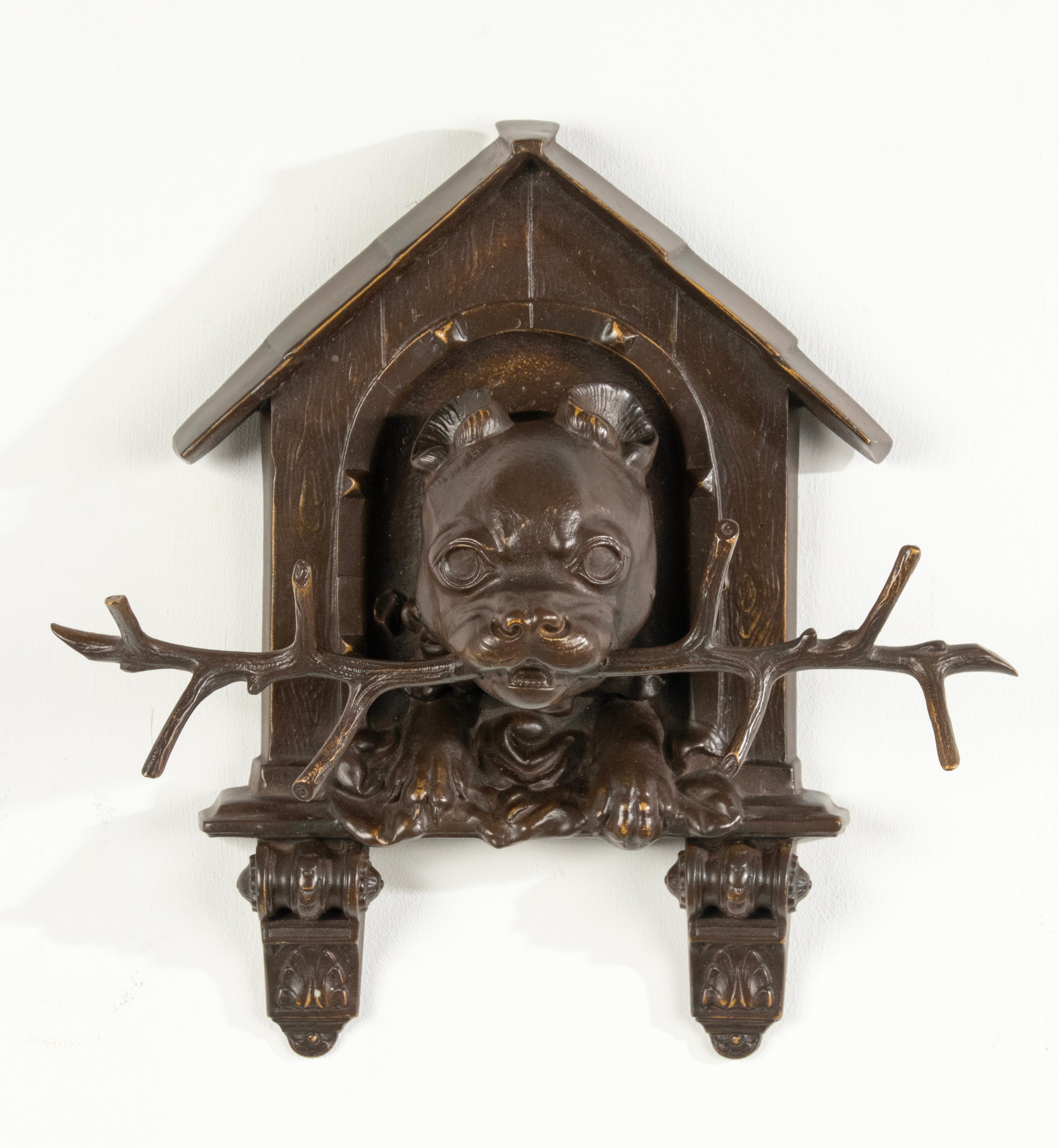 Late 19th Century Black Forest Bronze Wall Sculpture Bulldog Doghouse  In Good Condition For Sale In Casteren, Noord-Brabant