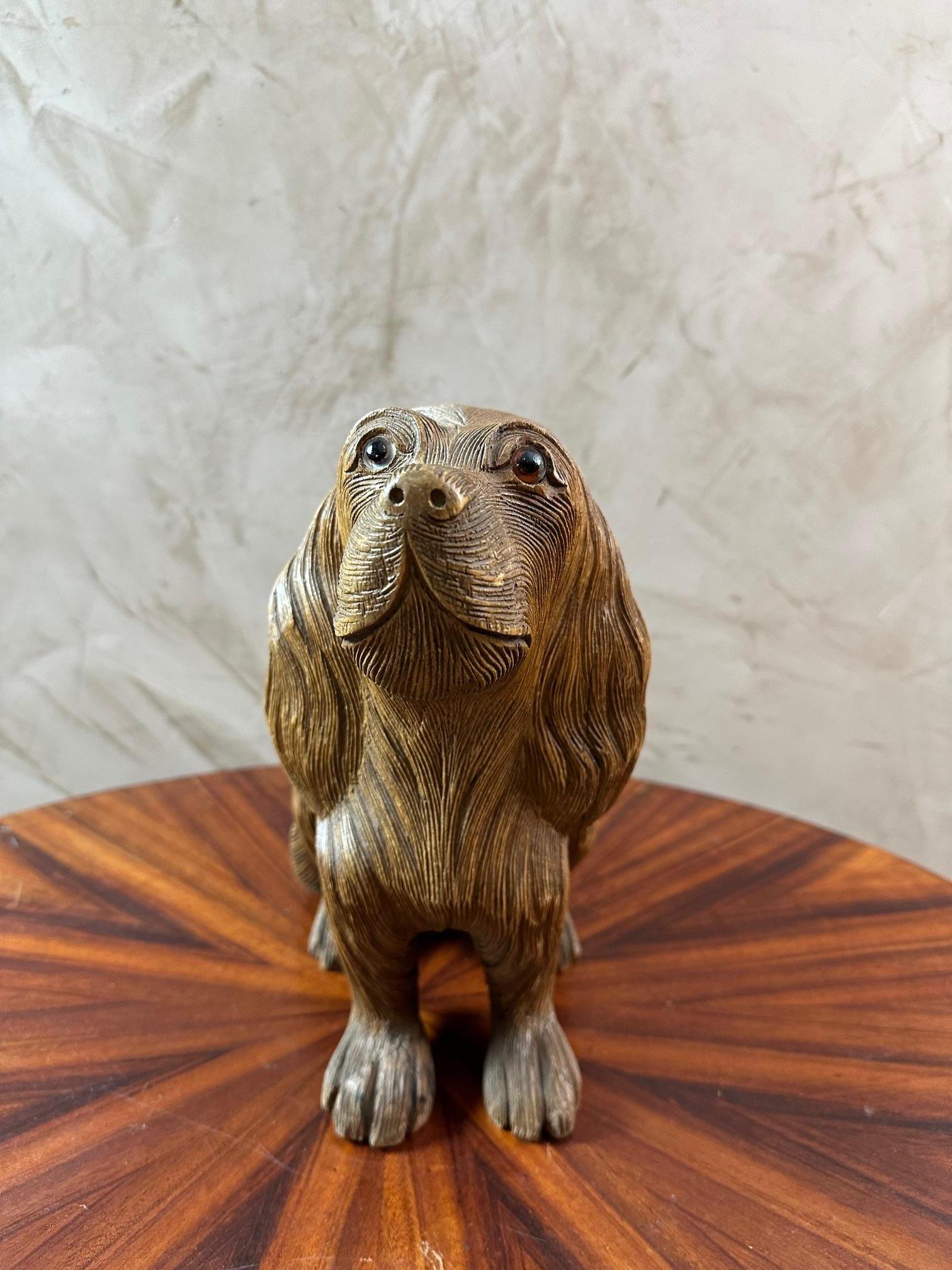 Late 19th century Black Forest Dog Sculpture, 1890s In Good Condition For Sale In LEGNY, FR