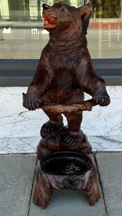 Late 19th century Black Forest umbrella stand in form of standing bear