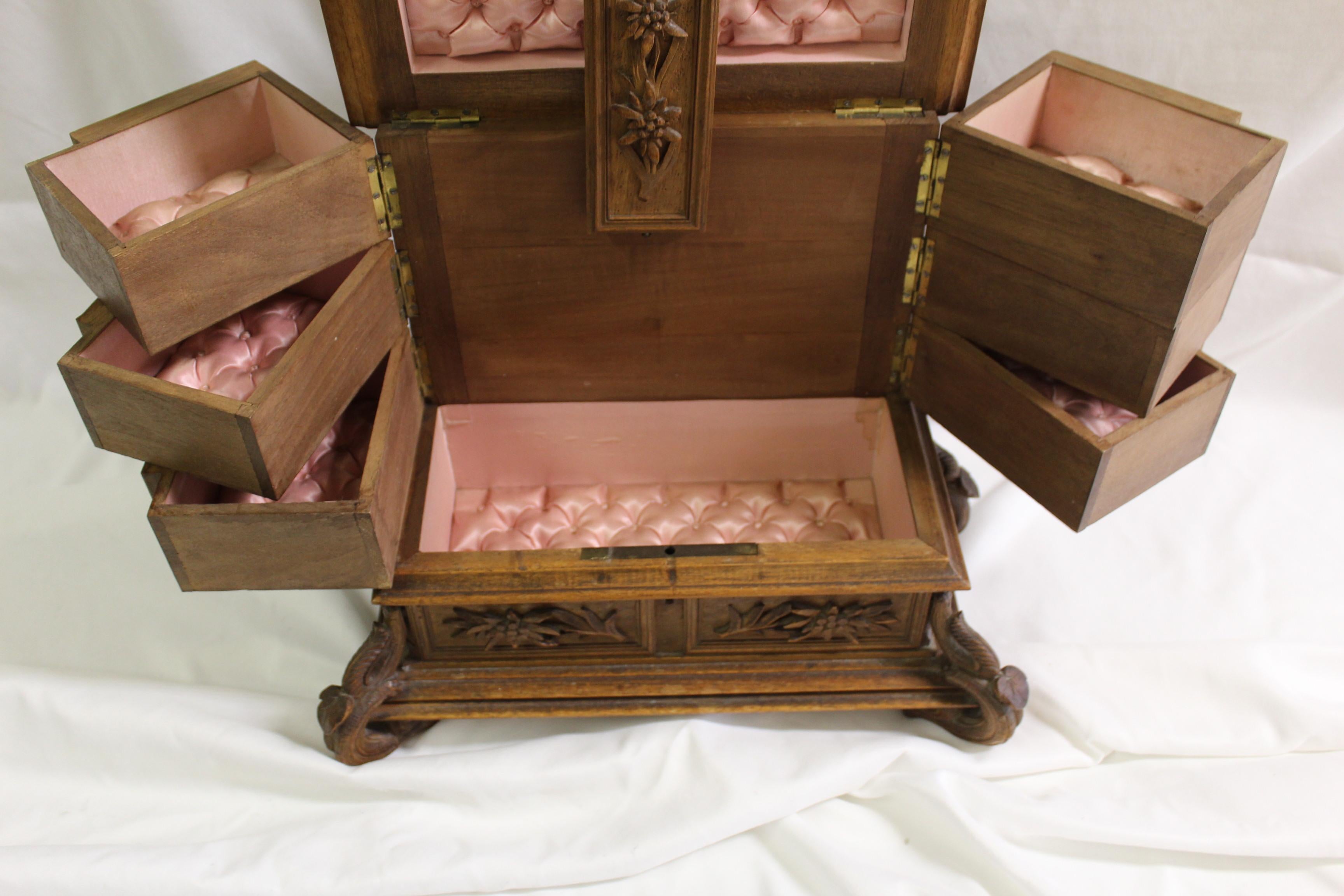 Late 19Th Century ,  Black Forrest Carved Jewelry box  For Sale 1
