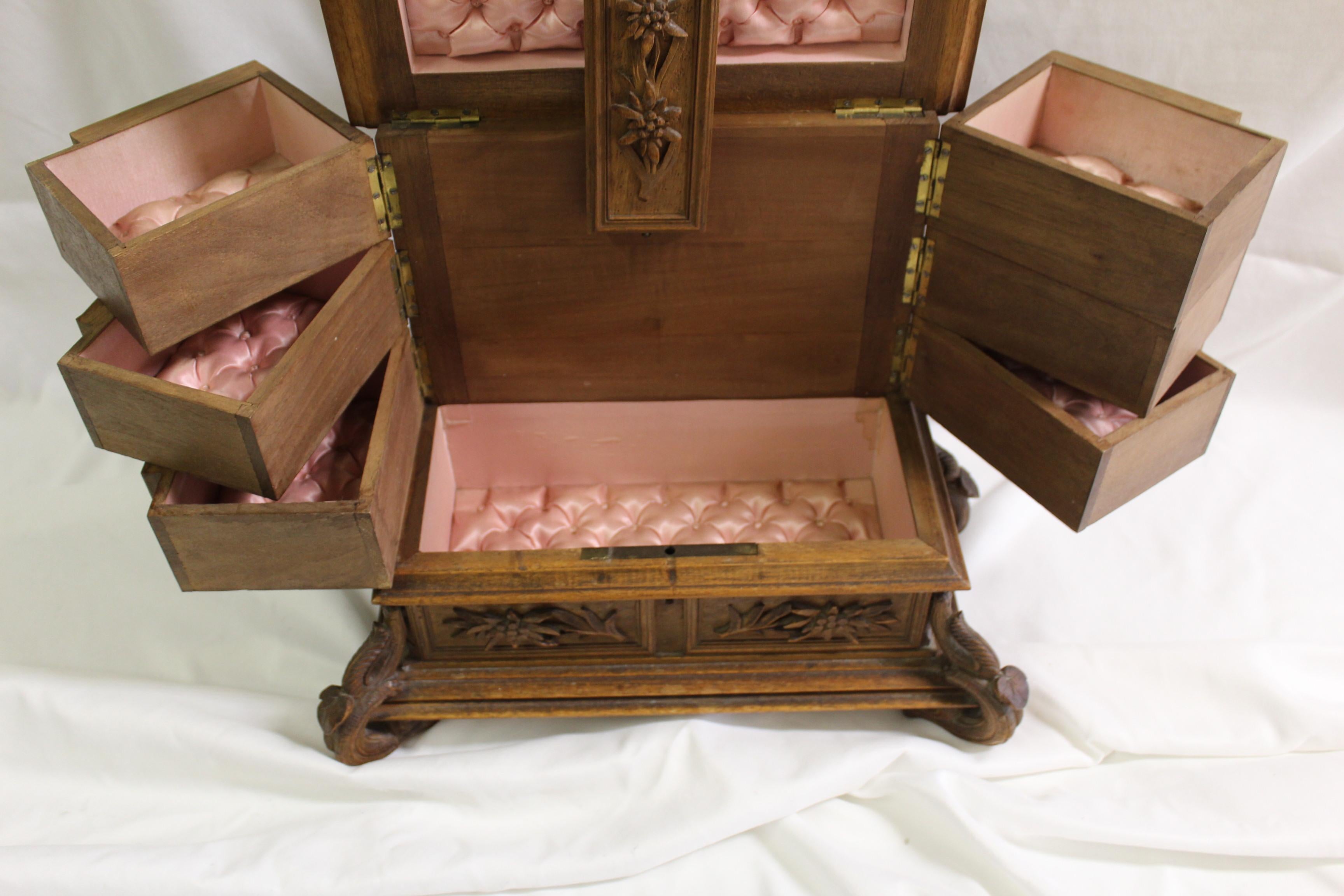 Late 19Th Century ,  Black Forrest Carved Jewelry box For Sale 1