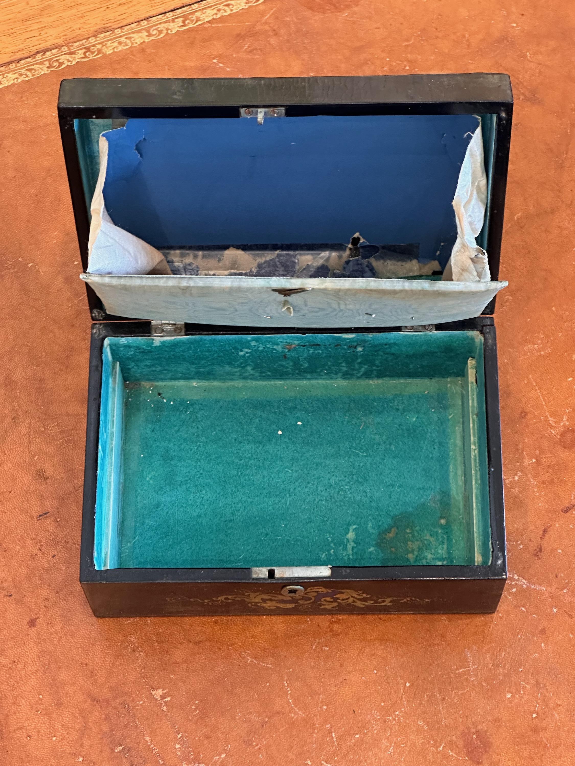 Late 19th Century Black Lacquer Box In Good Condition For Sale In Charlottesville, VA
