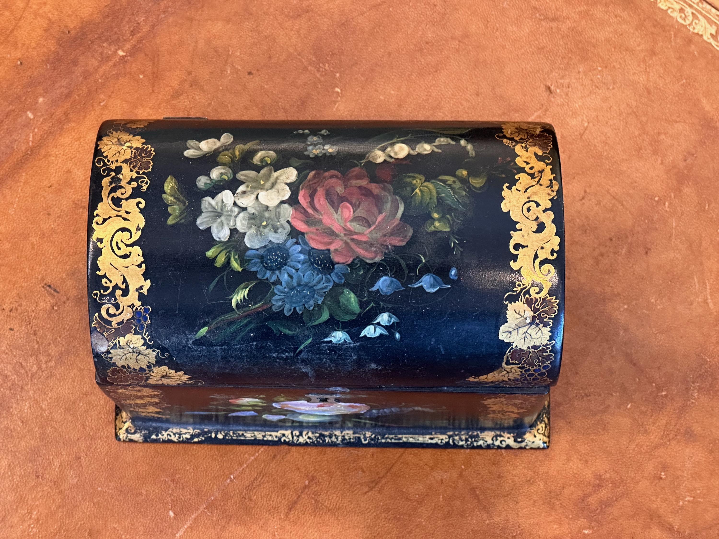 Late 19th Century Black Lacquer Box With Dome Lid In Good Condition For Sale In Charlottesville, VA