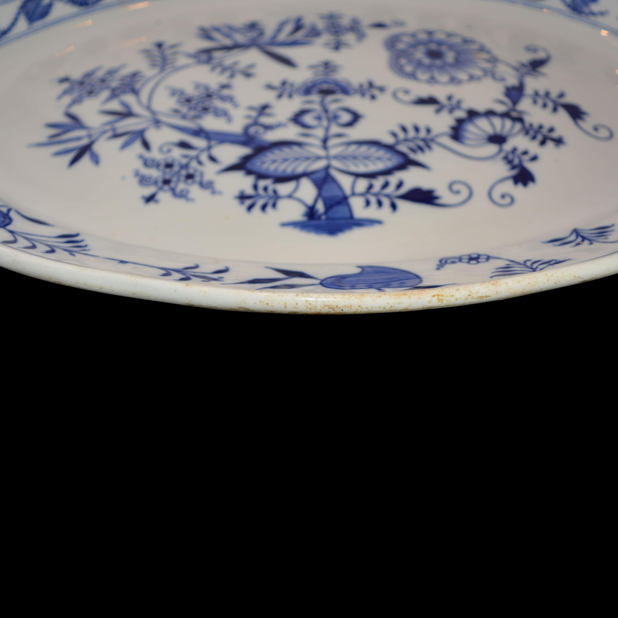 Late 19th Century Blue and White Porcelain Large Blue Onion Platter For Sale 4