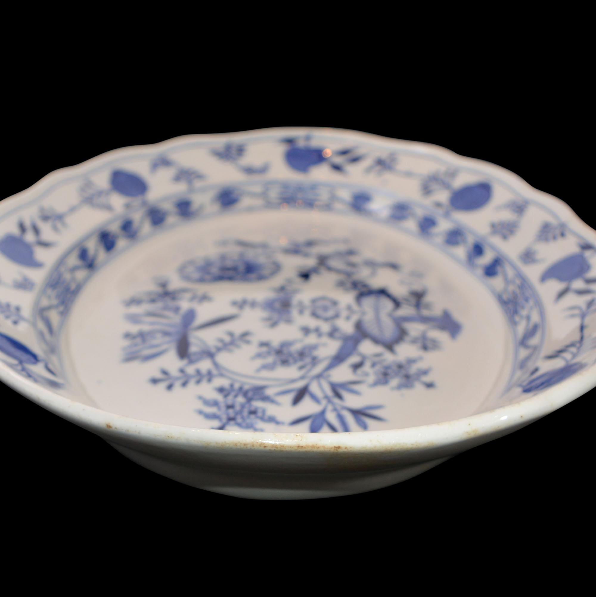 Late 19th Century Blue and White Porcelain Large Blue Onion Platter In Good Condition For Sale In Pataskala, OH