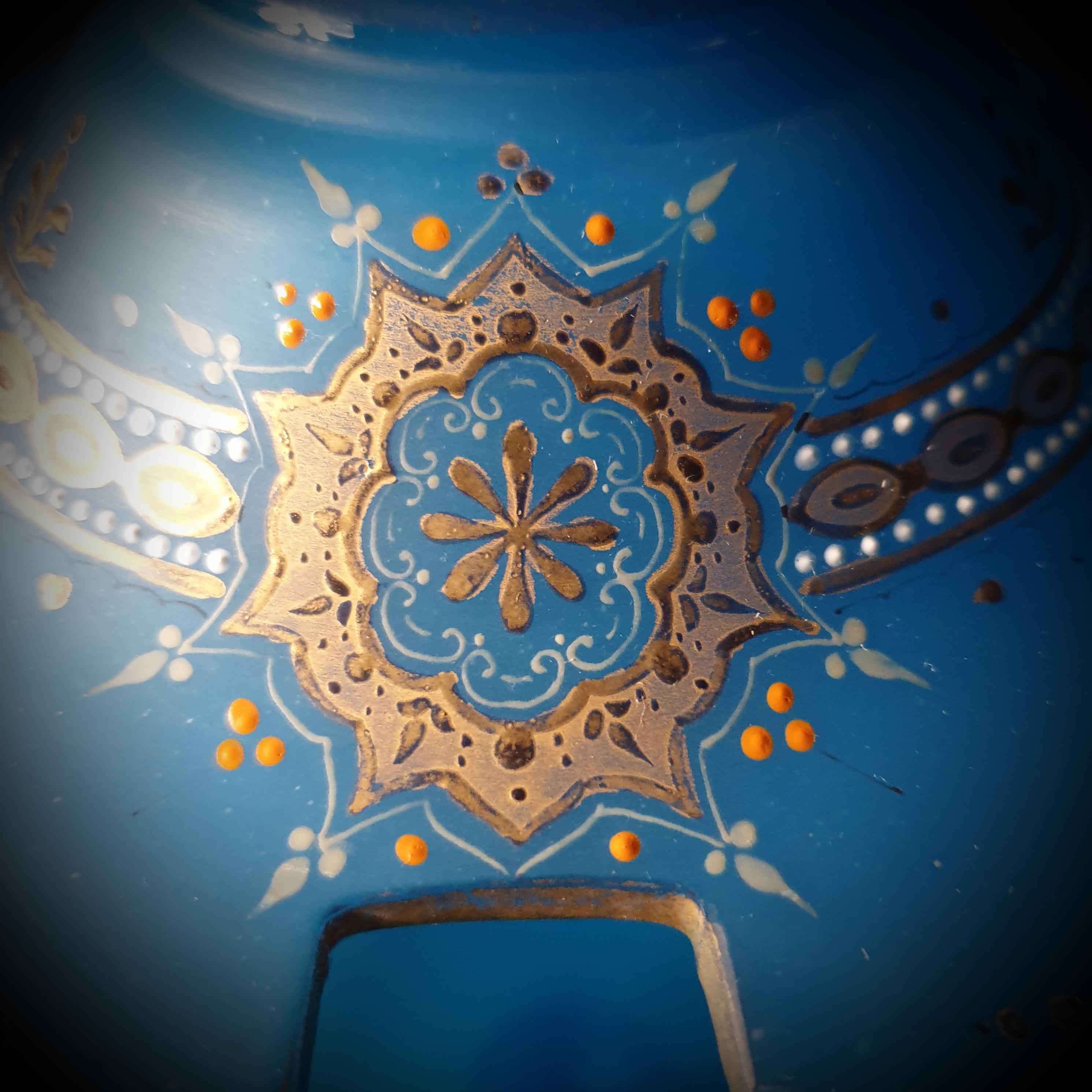Blaue böhmische Opalinen-Urne in Form eines vergoldeten Kelches, Krug, Ende 19. (Spätviktorianisch) im Angebot