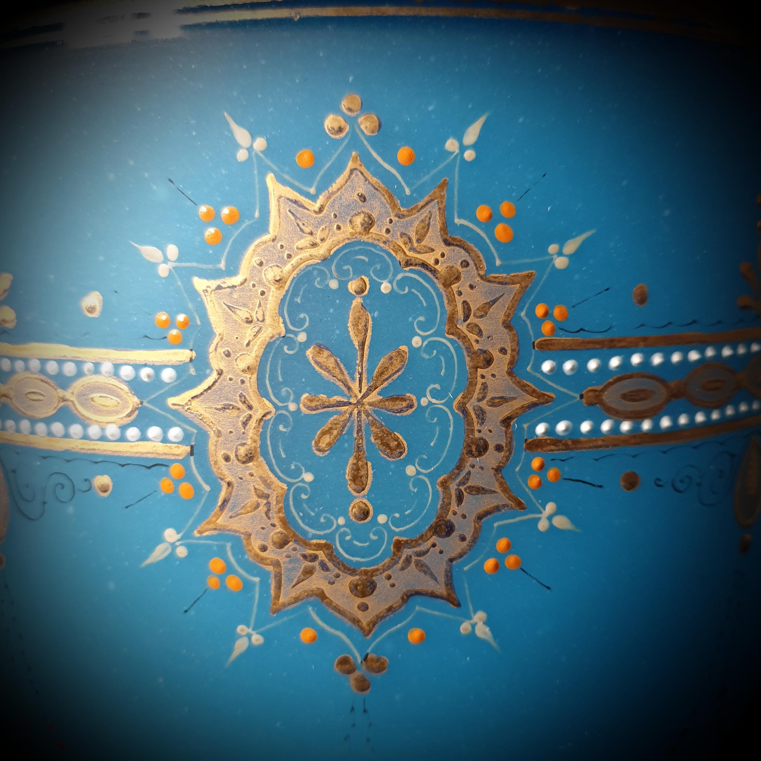 Blaue böhmische Opalinen-Urne in Form eines vergoldeten Kelches, Krug, Ende 19. (19. Jahrhundert) im Angebot