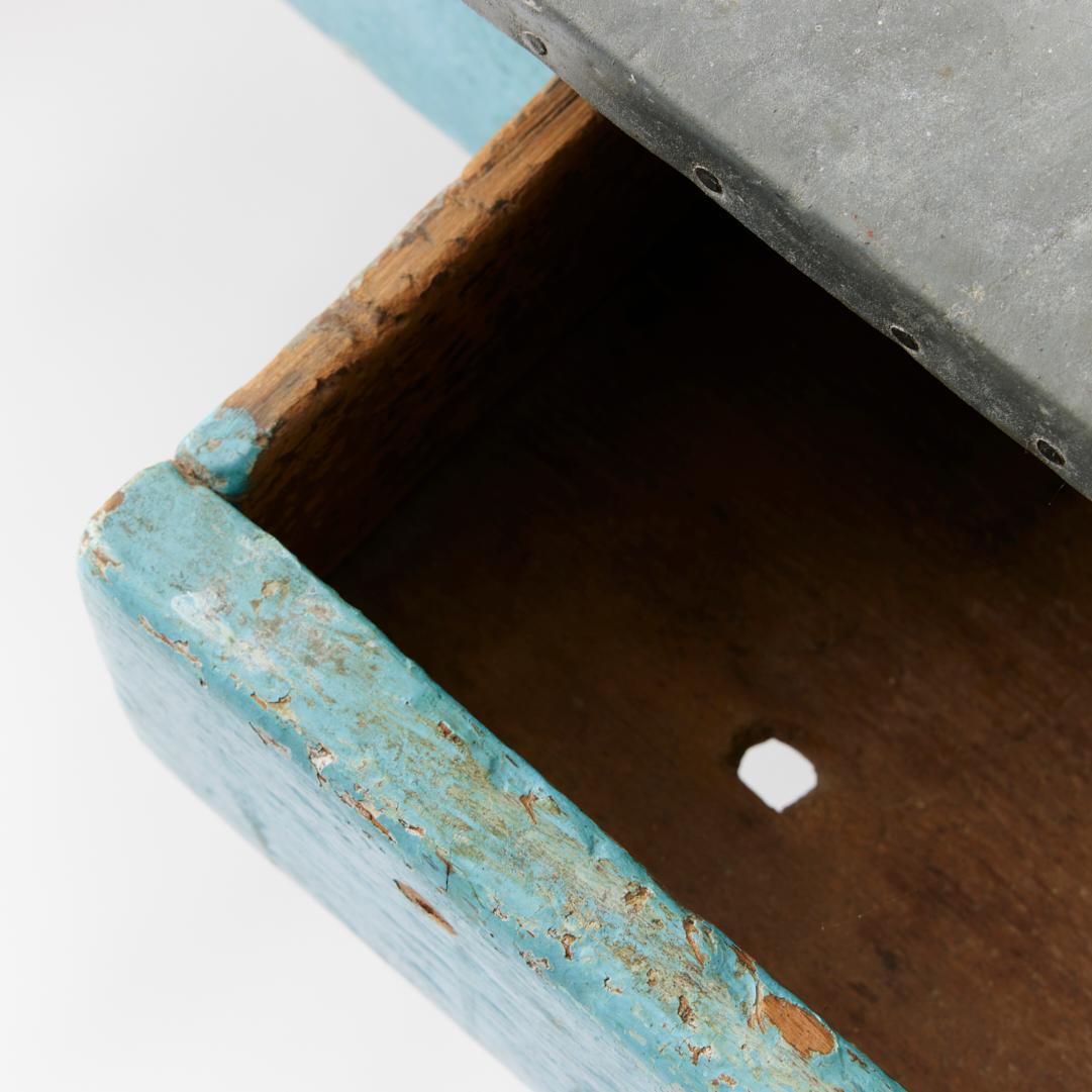 Table de ferme de la fin du 19e siècle peinte en bleu avec plateau en zinc en vente 5