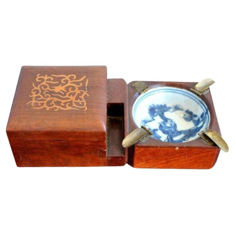 Blau-weißes Keramik-Taschentintenfass aus dem späten 19. Jahrhundert