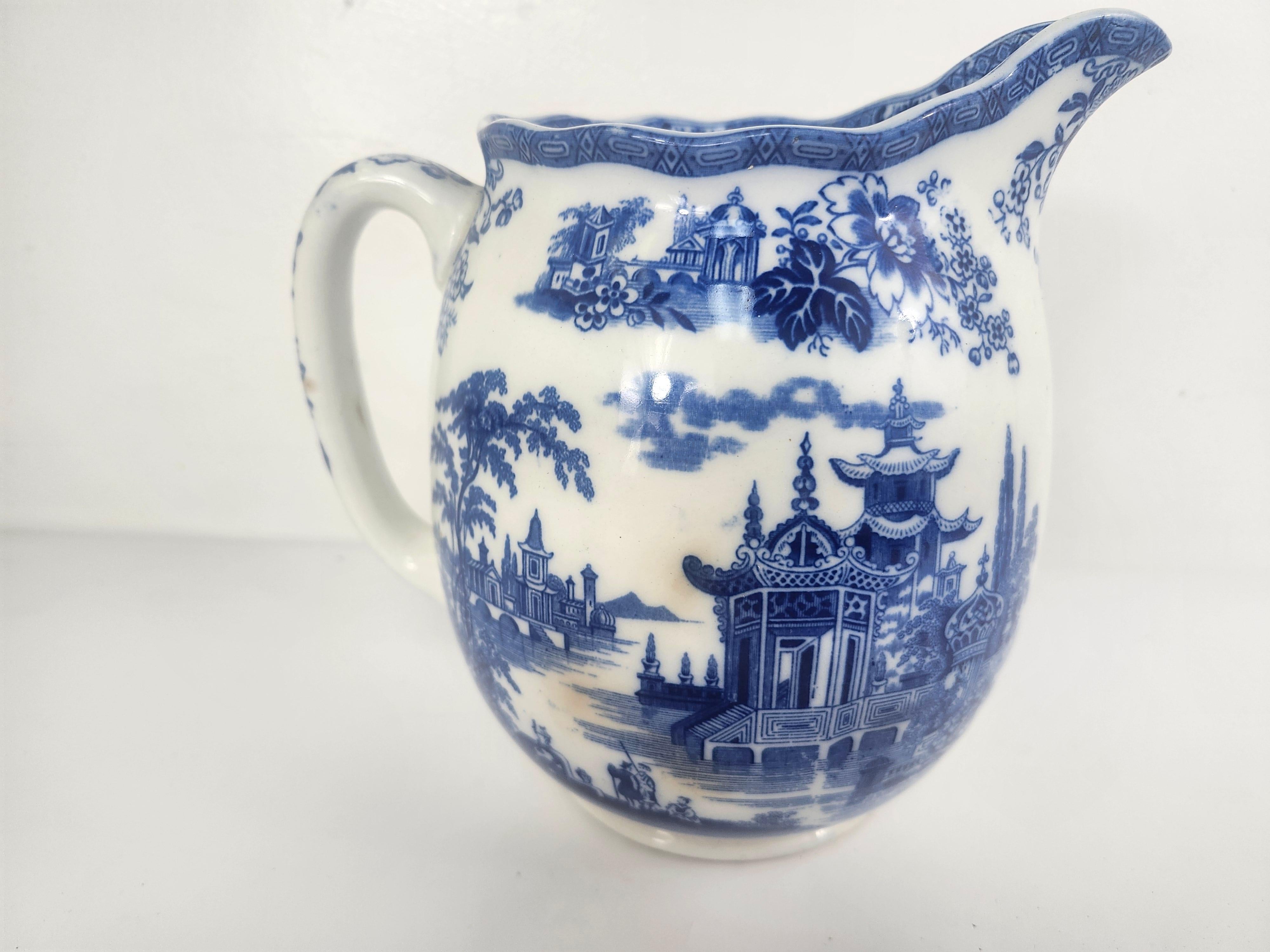 Englischer blau-weißer Transferware-Krug aus dem späten 19. Jahrhundert von Royal Doulton (Gebrannt) im Angebot