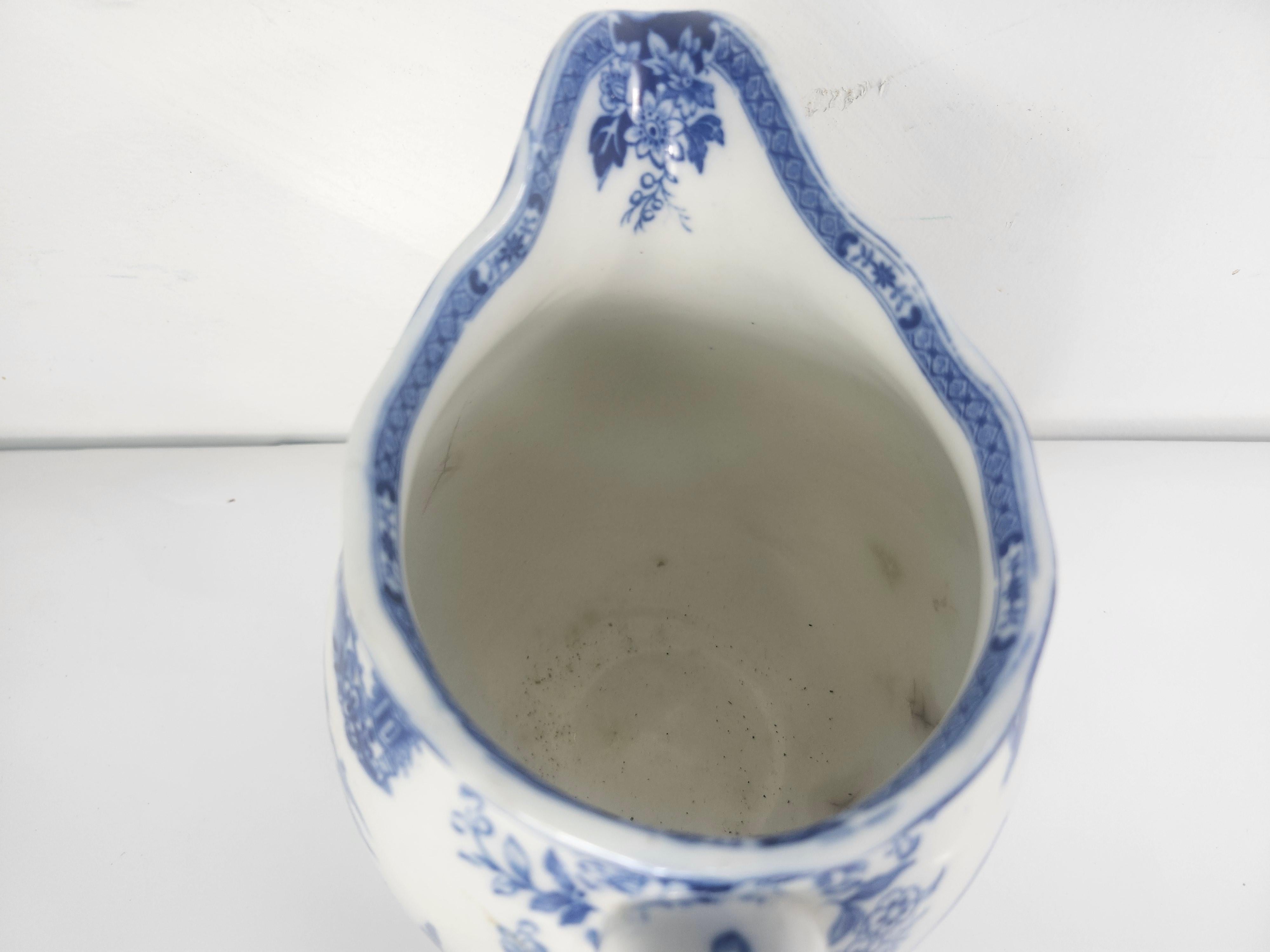 Englischer blau-weißer Transferware-Krug aus dem späten 19. Jahrhundert von Royal Doulton (Spätes 19. Jahrhundert) im Angebot