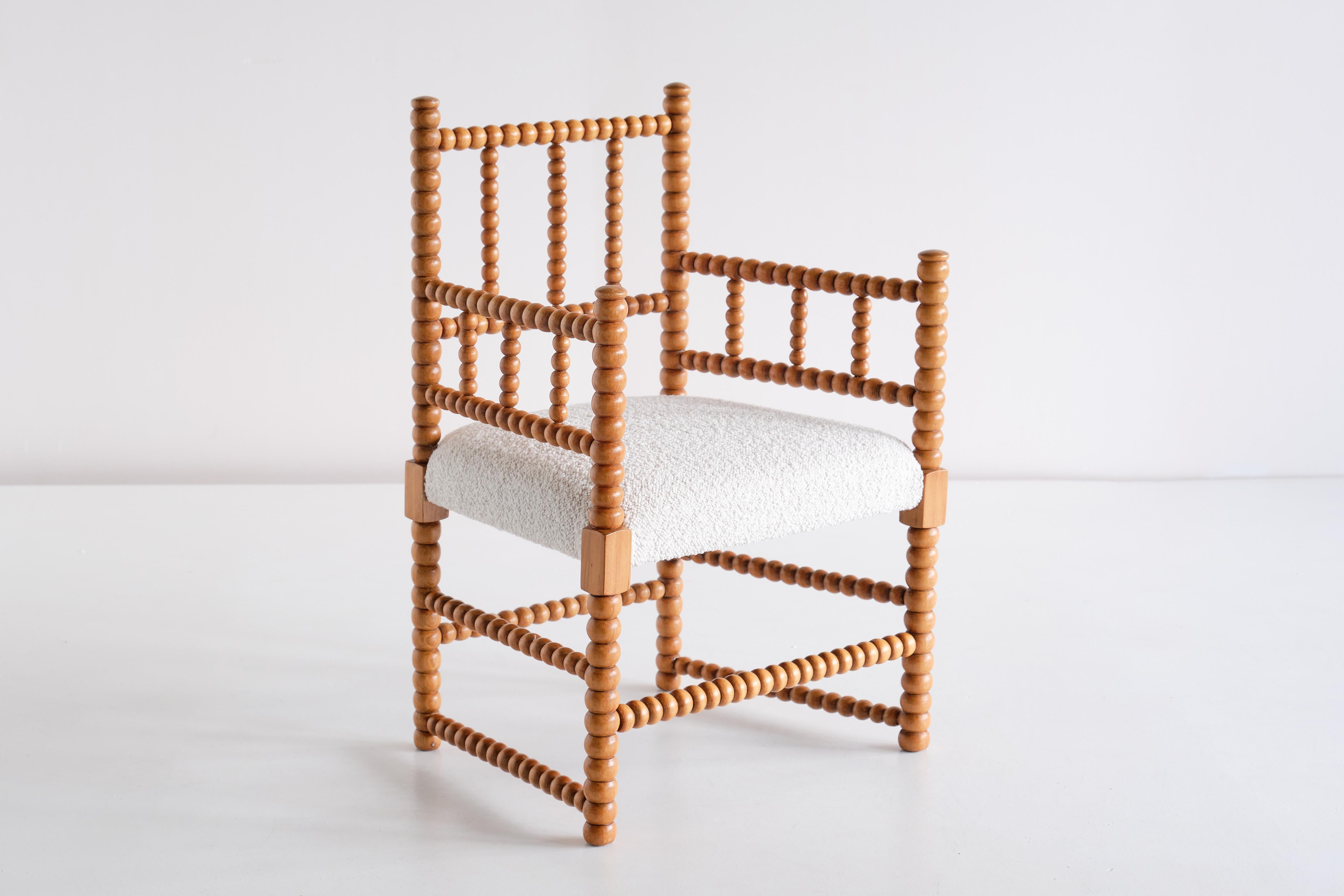 Arts and Crafts Late 19th Century Bobbin Chair in Beech and Ivory Dedar Bouclé Fabric