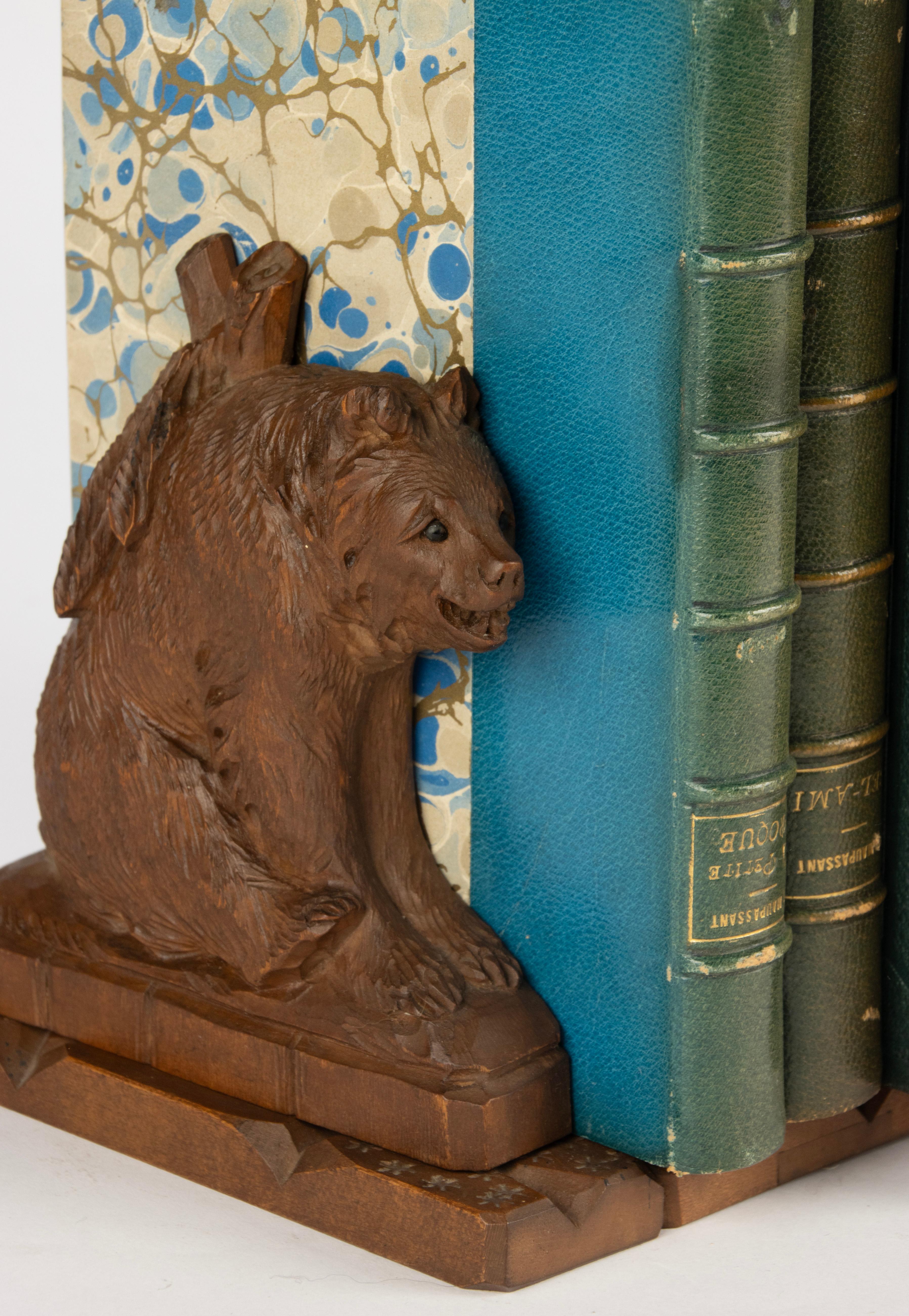 Late 19th Century Bookstand / Bookends - Black Forest - Walnut Carved Bears For Sale 14