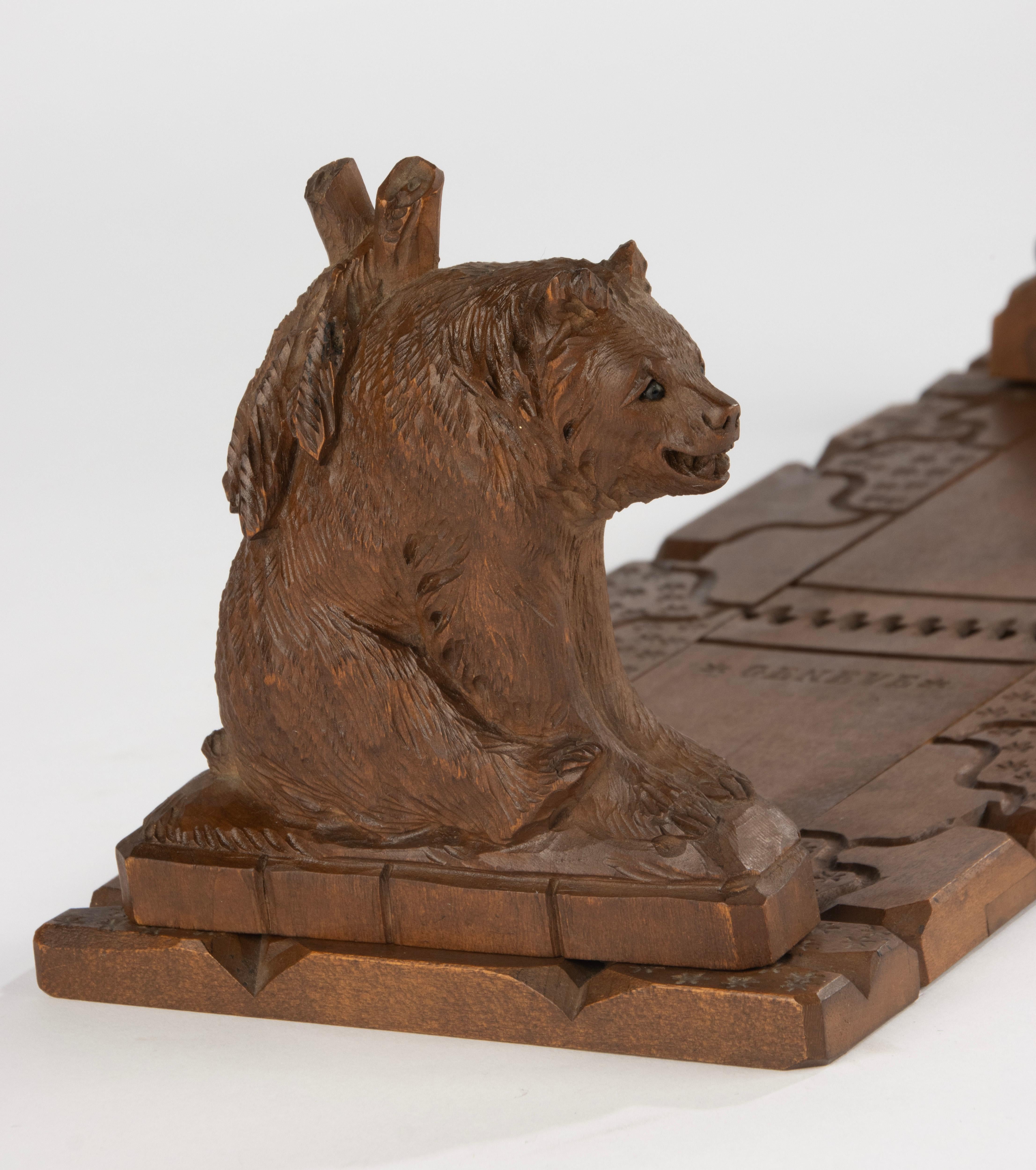 Charming Swiss Black Forest book rack, dating from the late 19th century, featuring finely hand-carved bears. The piece is both practical and decorative, a beautiful example of the traditional craftsmanship of the Black Forest region.
The rack is