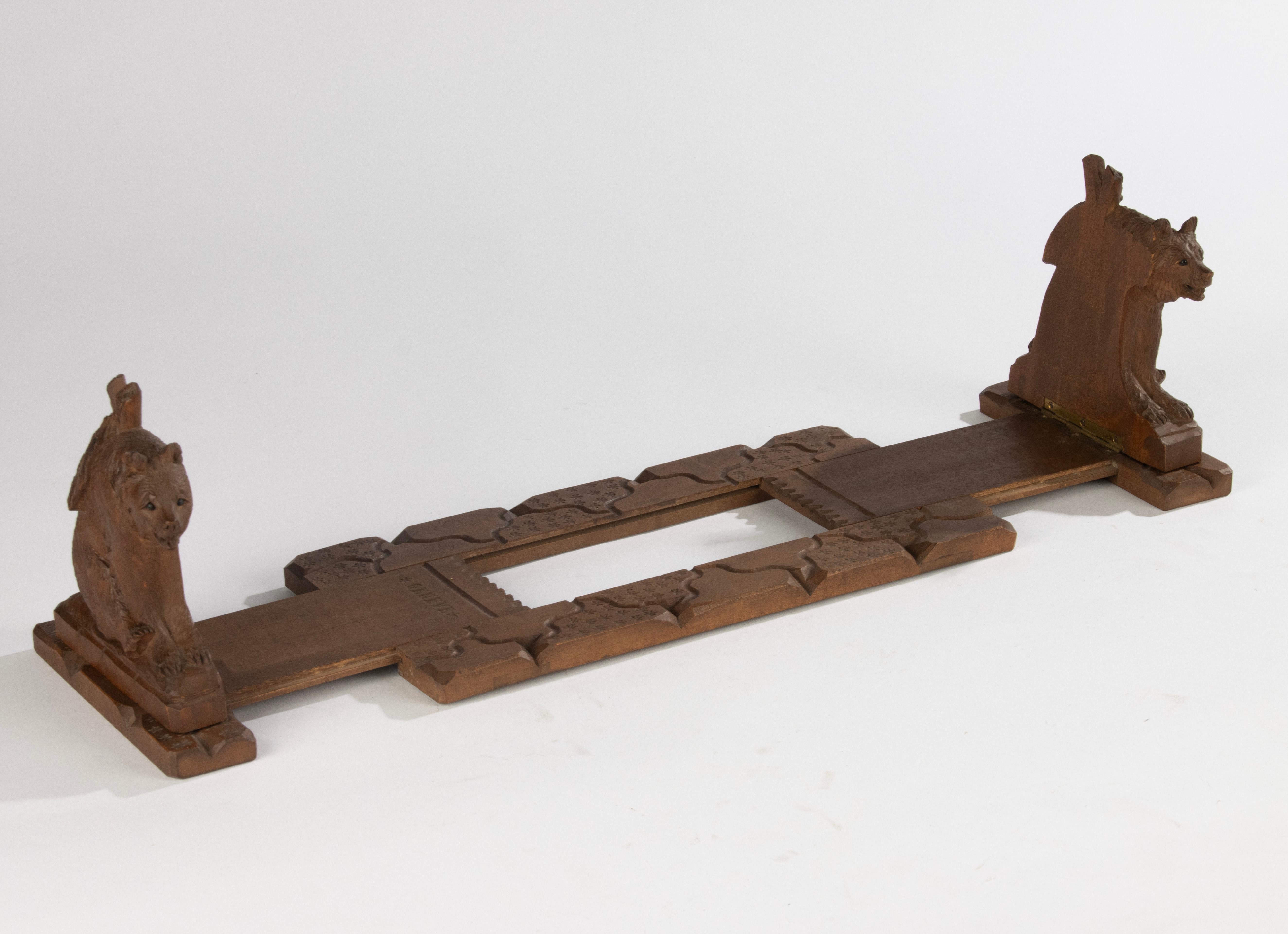 Late 19th Century Bookstand / Bookends - Black Forest - Walnut Carved Bears For Sale 1