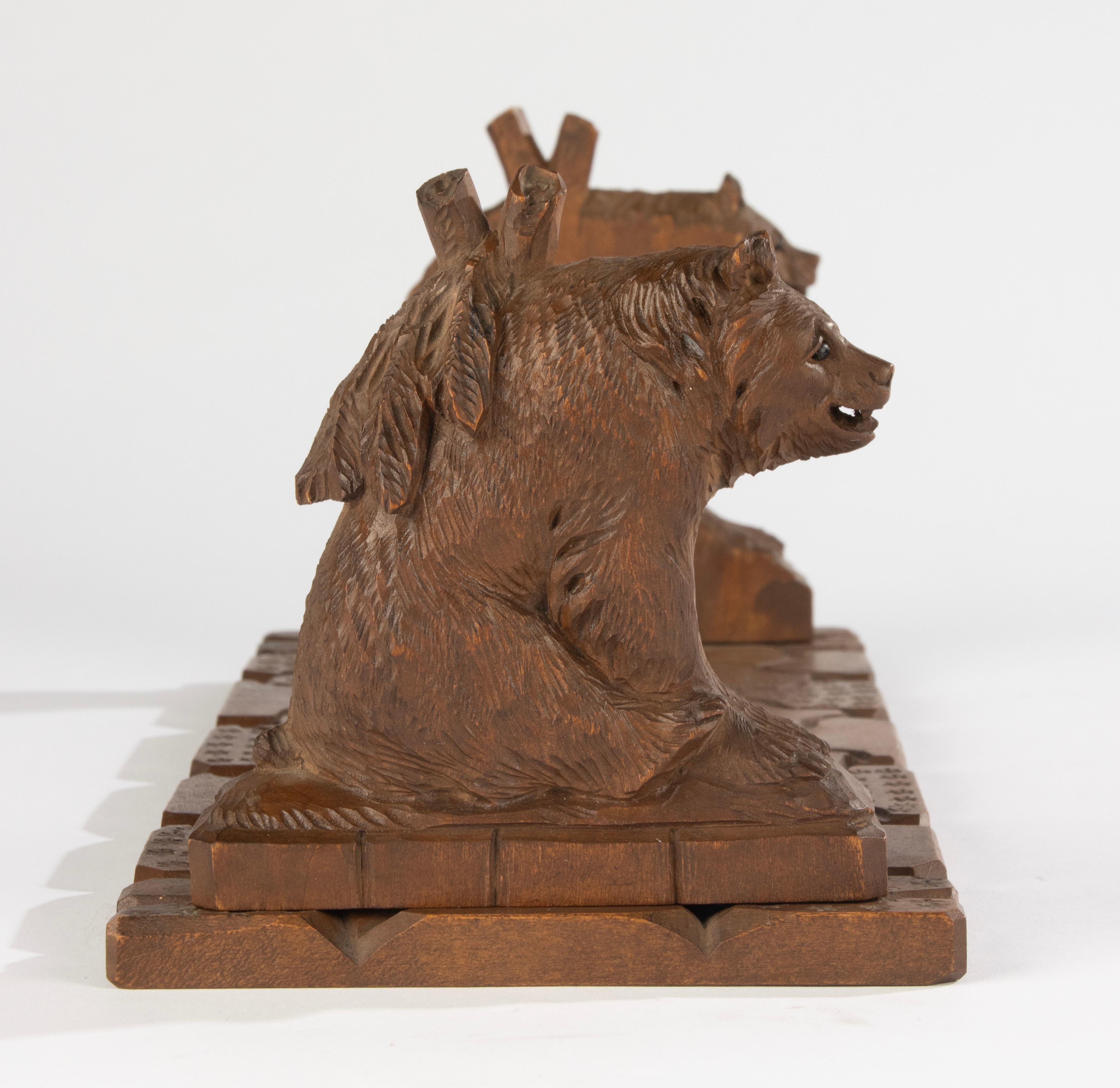 Late 19th Century Bookstand / Bookends - Black Forest - Walnut Carved Bears For Sale 3