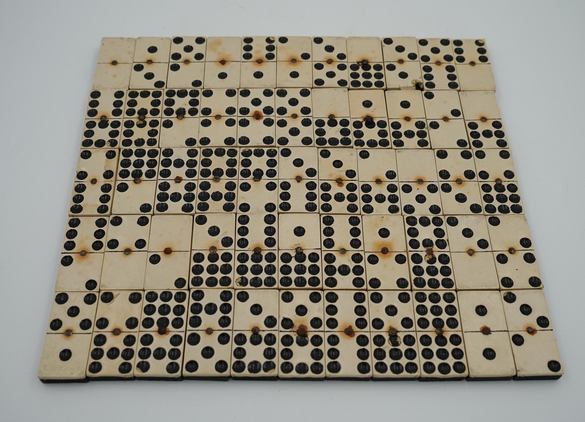 LATE 19TH CENTURY BOX OF TRADITIONAL GAME NINER DOMINOS WITH STUNNING PATiNA For Sale 7