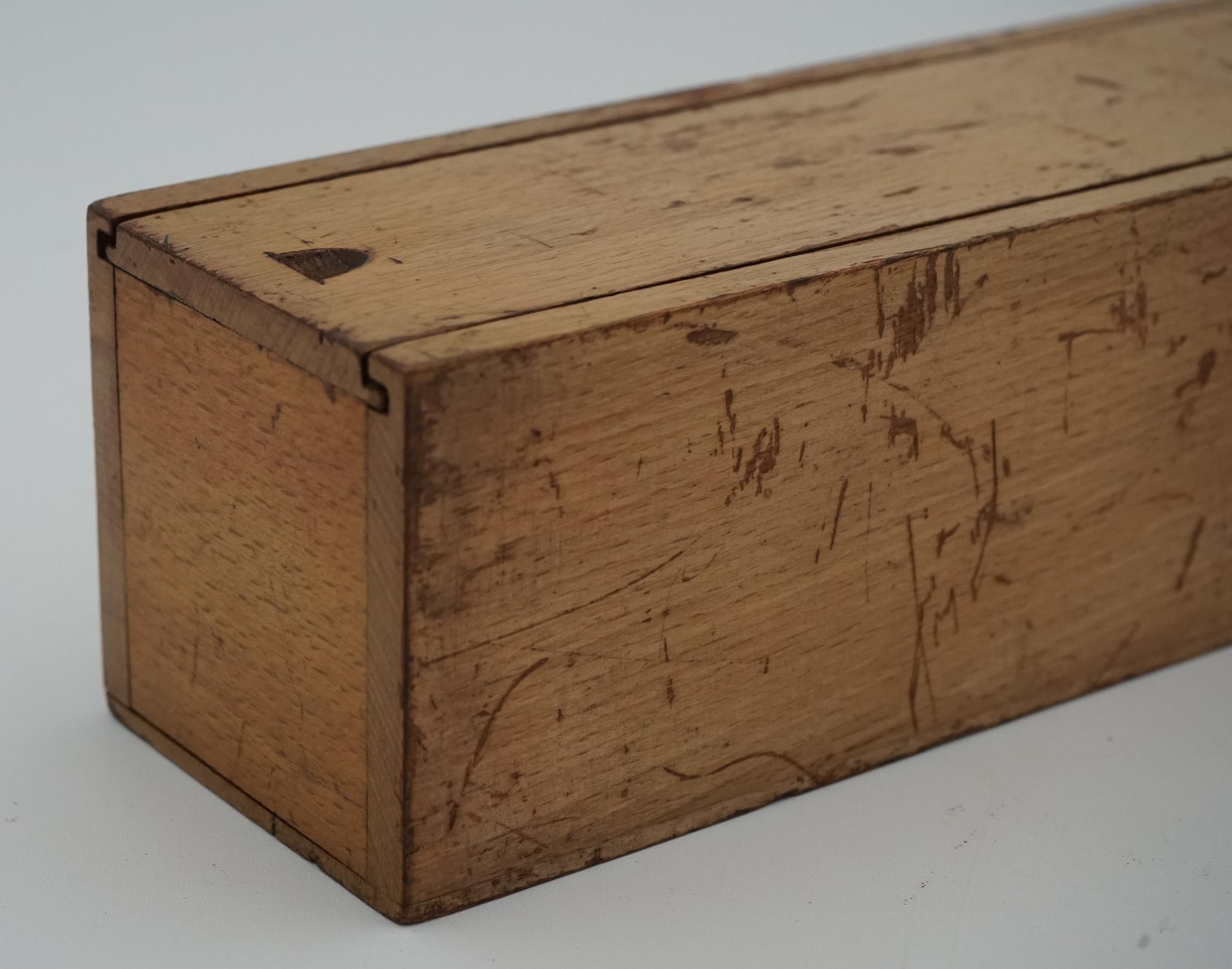 Hand-Crafted LATE 19TH CENTURY BOX OF TRADITIONAL GAME NINER DOMINOS WITH STUNNING PATiNA For Sale