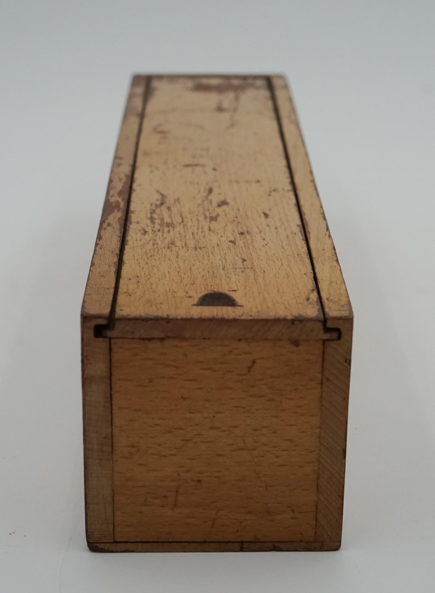 20th Century LATE 19TH CENTURY BOX OF TRADITIONAL GAME NINER DOMINOS WITH STUNNING PATiNA For Sale