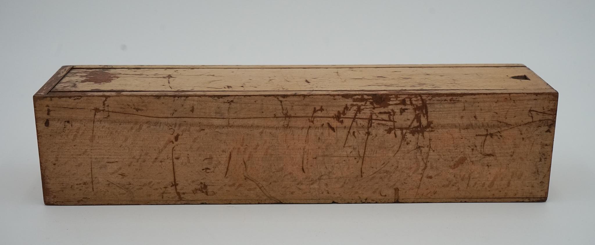 Hardwood LATE 19TH CENTURY BOX OF TRADITIONAL GAME NINER DOMINOS WITH STUNNING PATiNA For Sale
