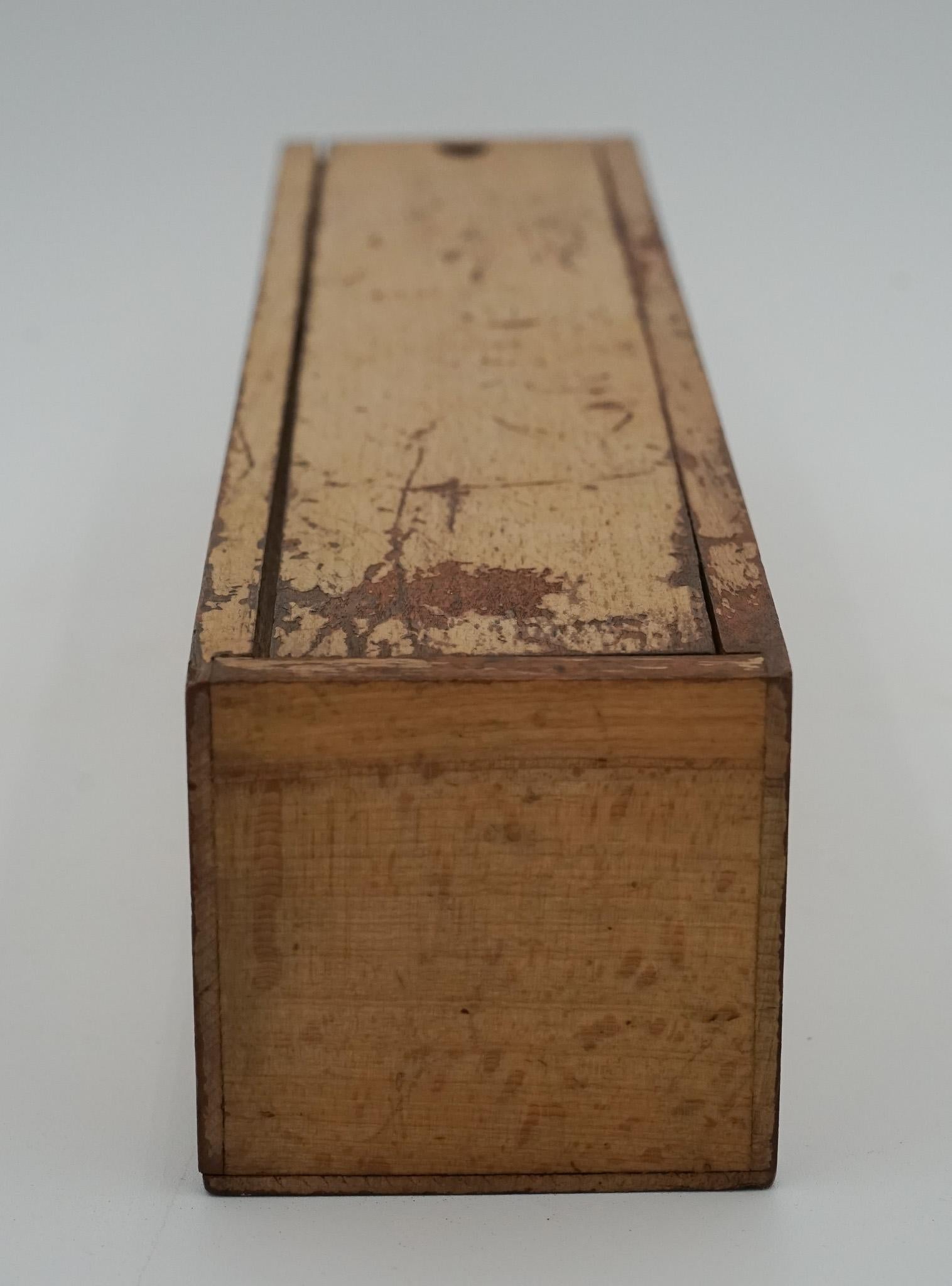 LATE 19TH CENTURY BOX OF TRADITIONAL GAME NINER DOMINOS WITH STUNNING PATiNA For Sale 1