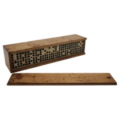 CAJA DEL SIGLO XIX DE JUEGO TRADICIONAL NINER DOMINOS CON IMPRESIONANTE PATiNA