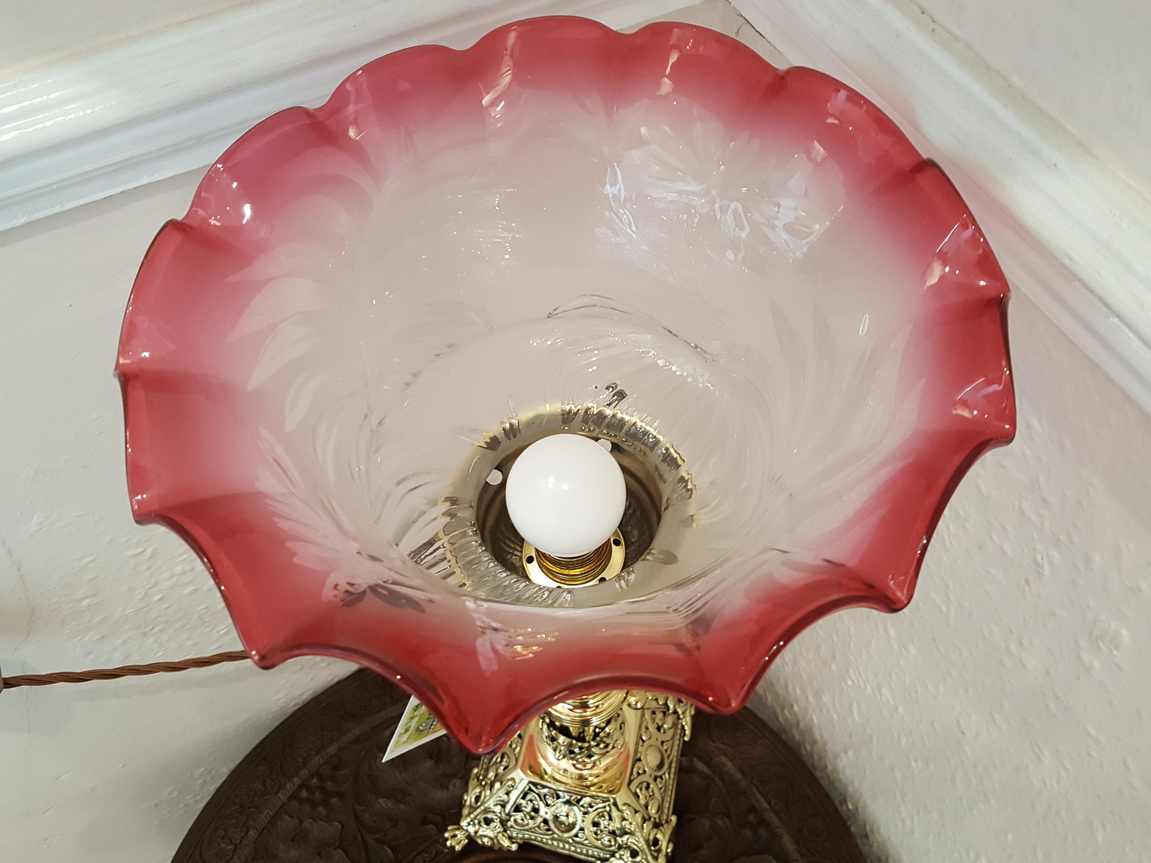 Late 19th Century Brass and Cranberry Glass Oil Lamp In Good Condition For Sale In Altrincham, Cheshire