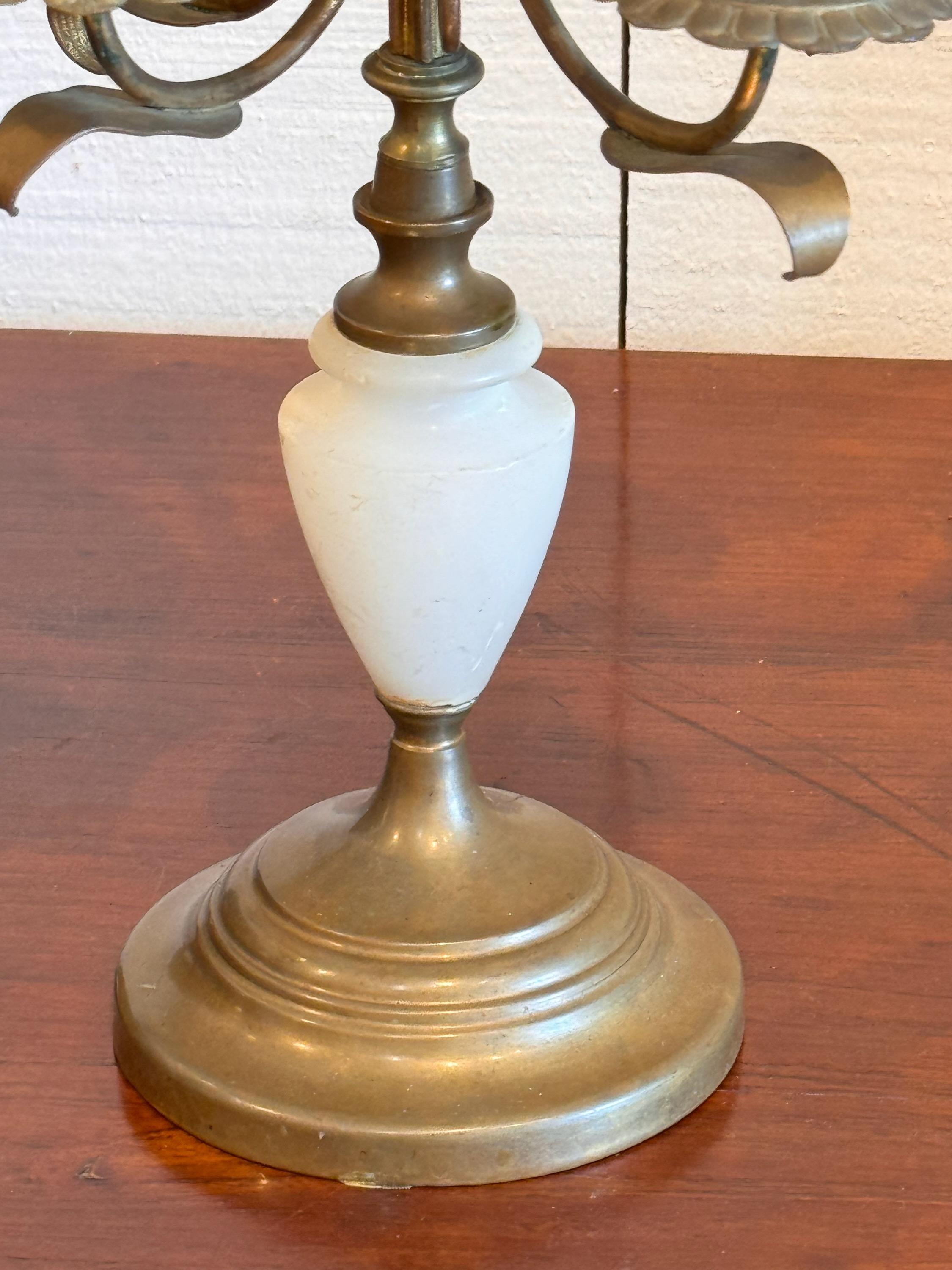 Kerzenhalter aus Messing und Marmor aus dem späten 19. Jahrhundert – ein Paar im Angebot 3
