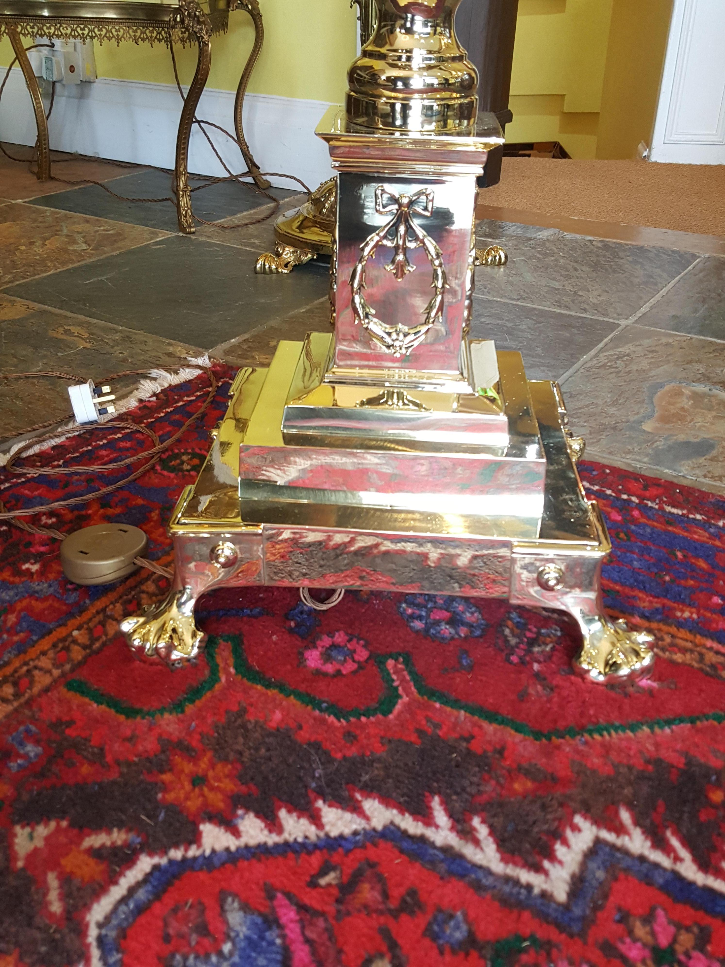 English Late 19th Century Brass Extending Telescopic Standard Oil Lamp