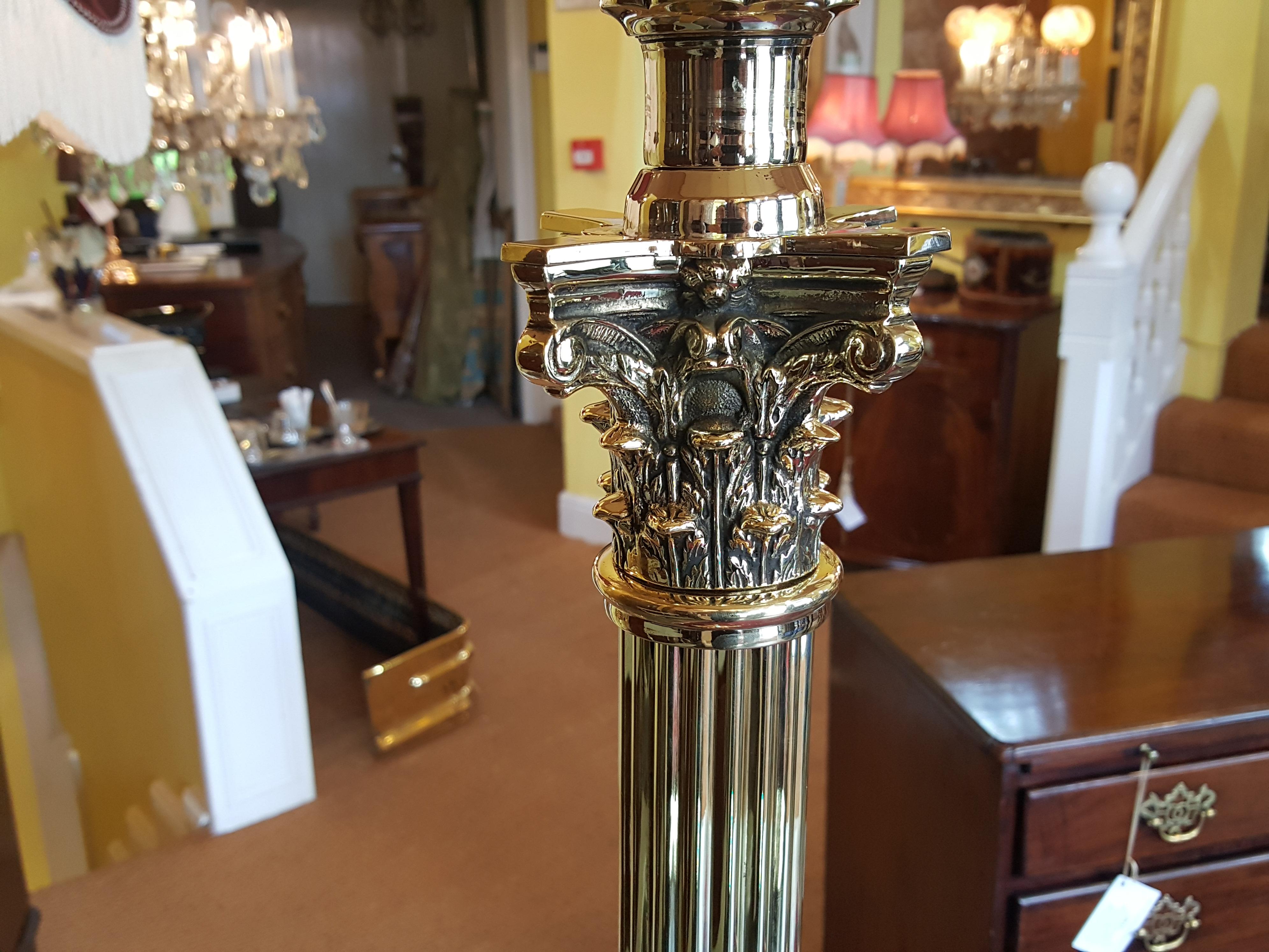 Late 19th Century Brass Extending Telescopic Standard Oil Lamp In Excellent Condition In Altrincham, Cheshire
