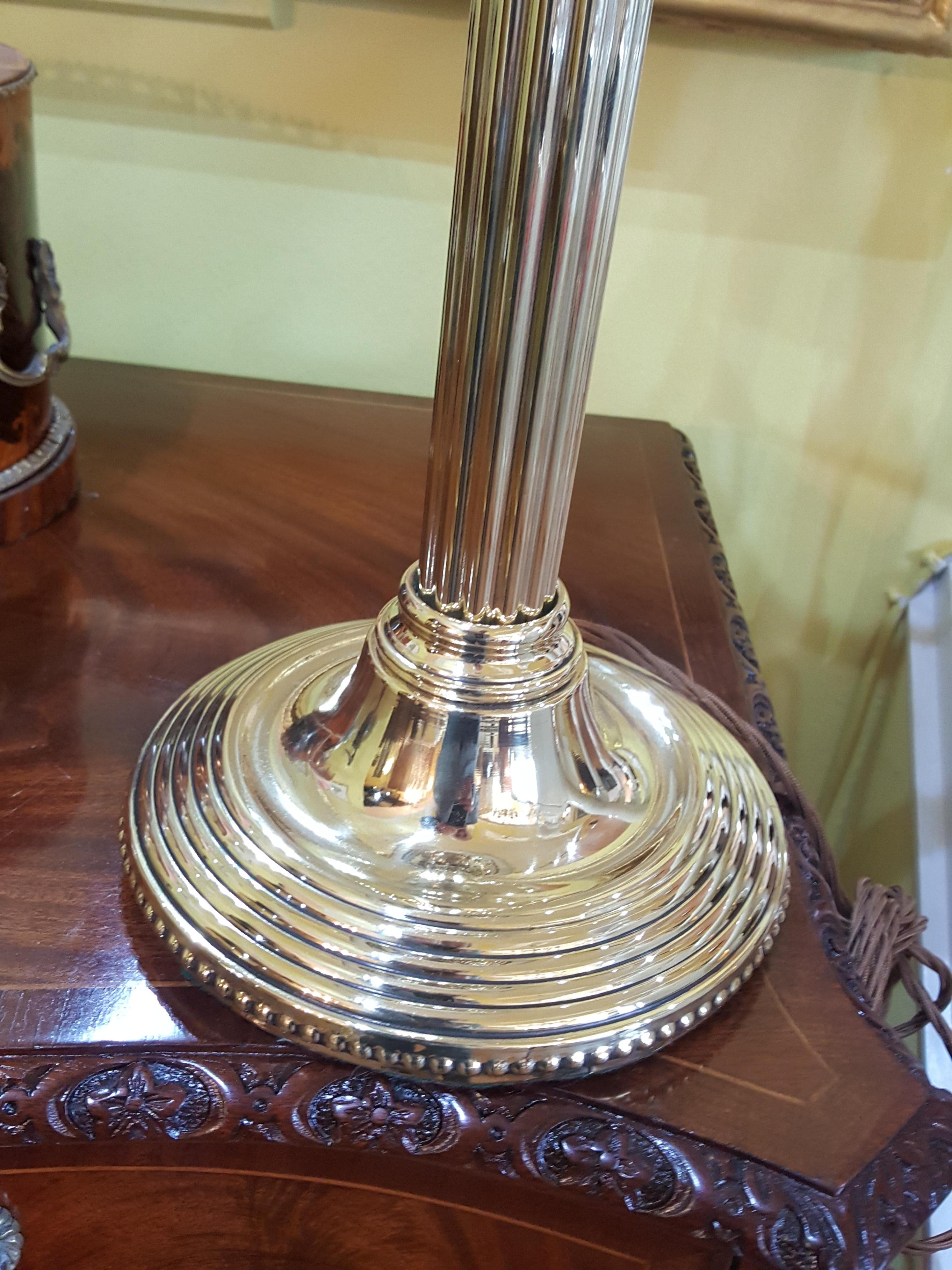 Late 19th Century Brass Table Oil Lamp In Good Condition In Altrincham, Cheshire
