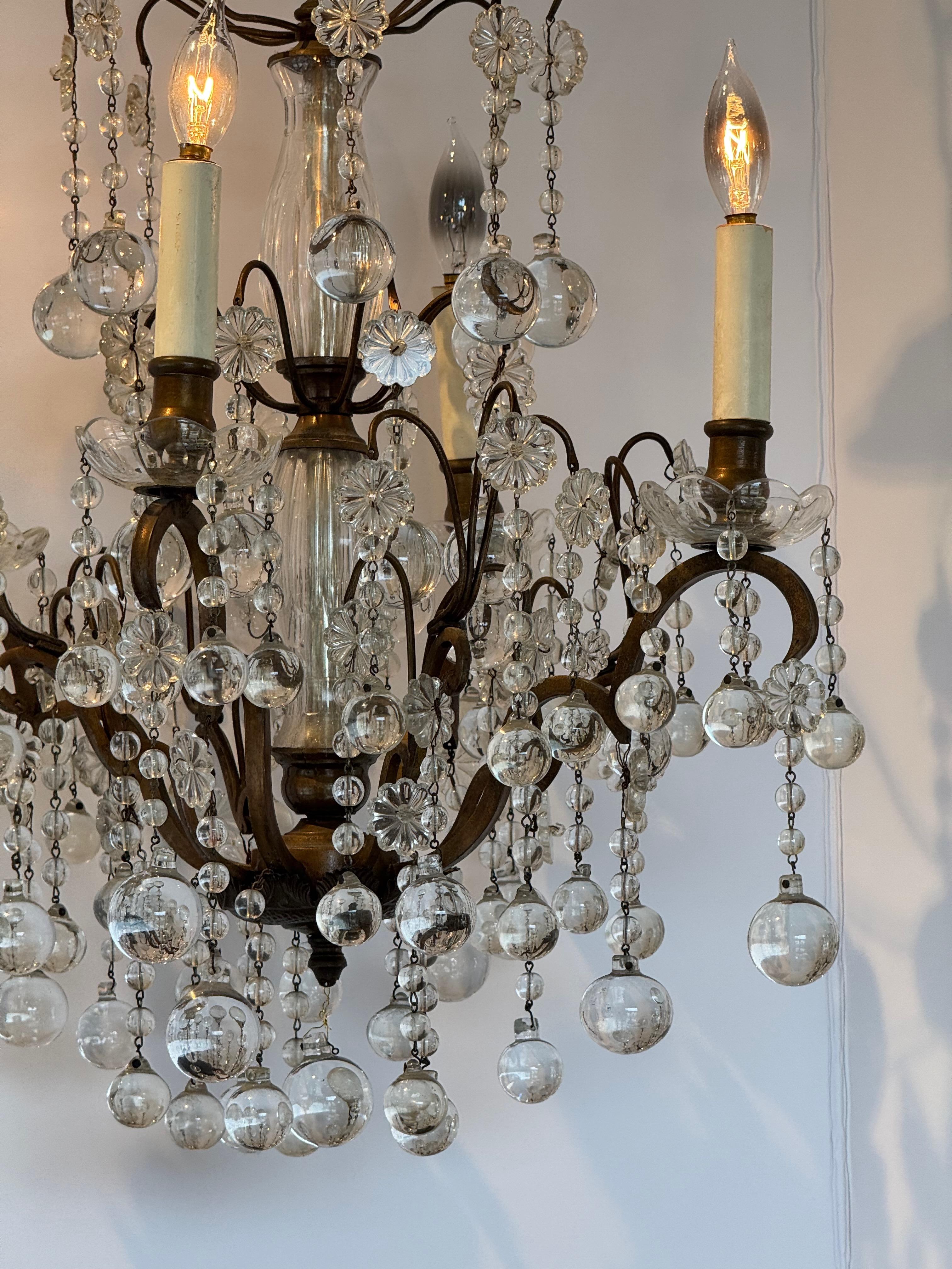 Bronzo Lampadario in bronzo e cristallo della fine del XIX secolo con prismi a cascata in vendita