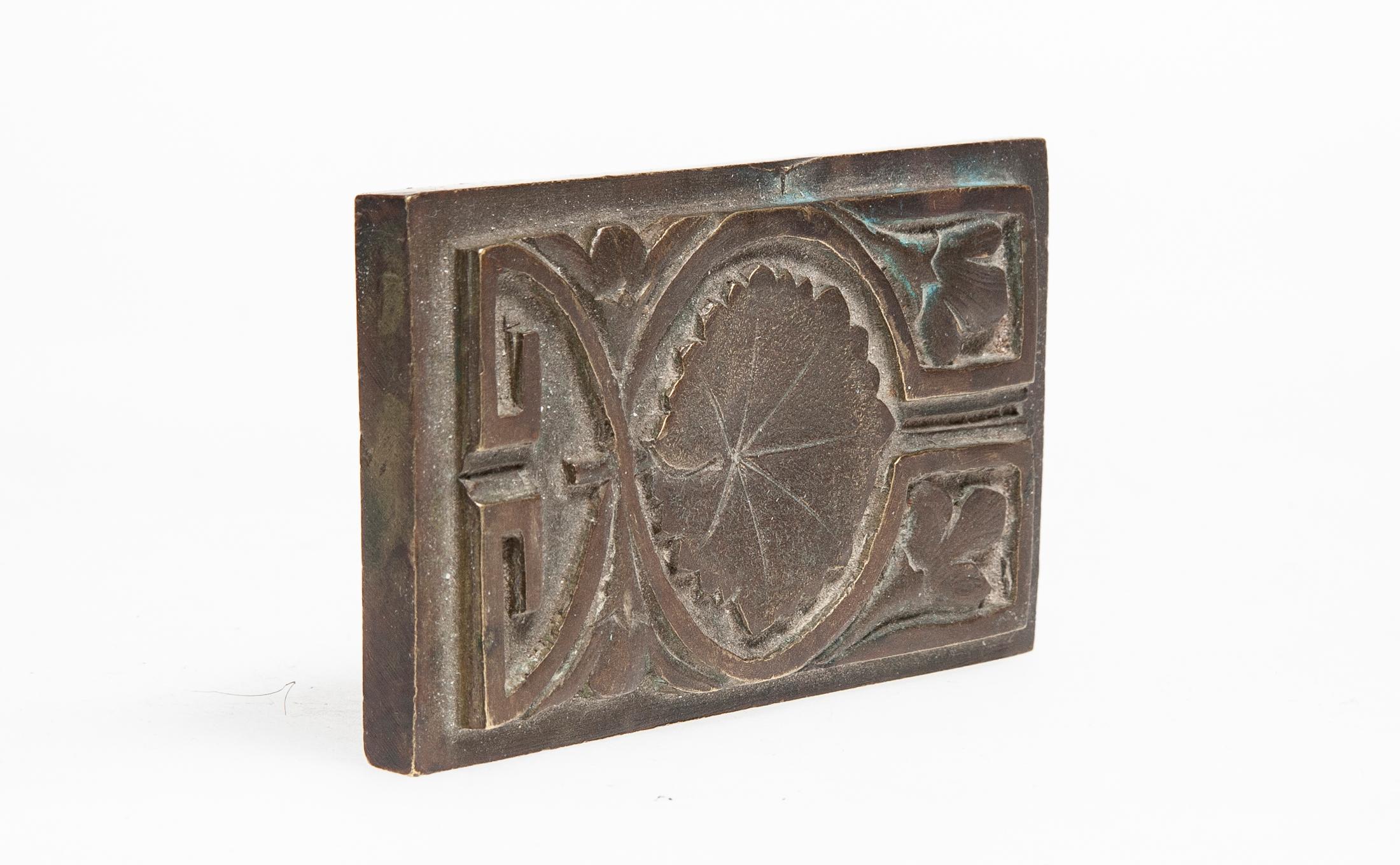 Arts and Crafts Presse-papiers d'artisan en bronze de la fin du XIXe siècle en vente