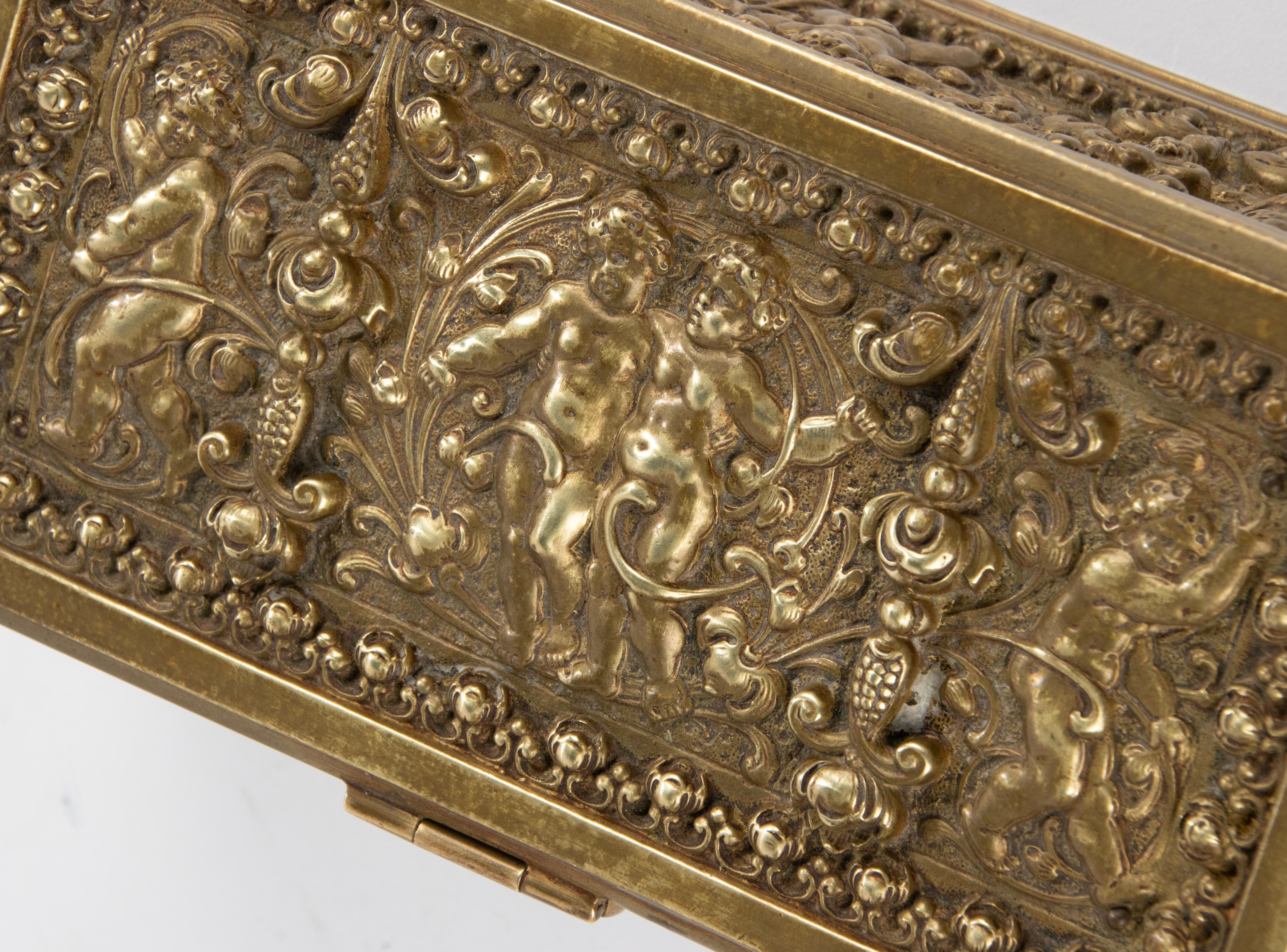 Bronzeschachtel aus dem späten 19. Jahrhundert – Putten – Renaissance-Stil  im Angebot 3