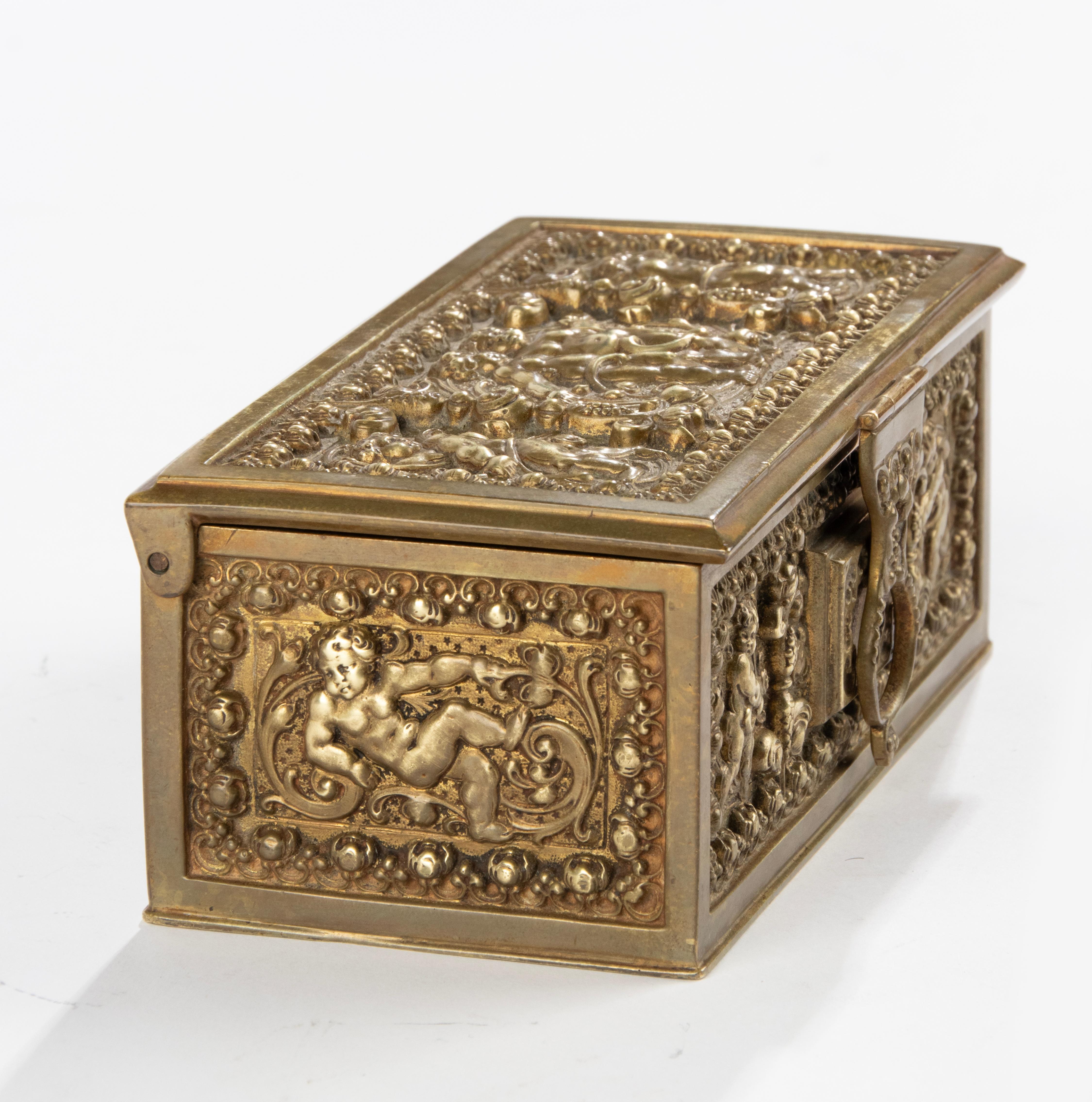 Fin du 19e siècle Boîte en bronze - Putti - Style Renaissance  en vente 4