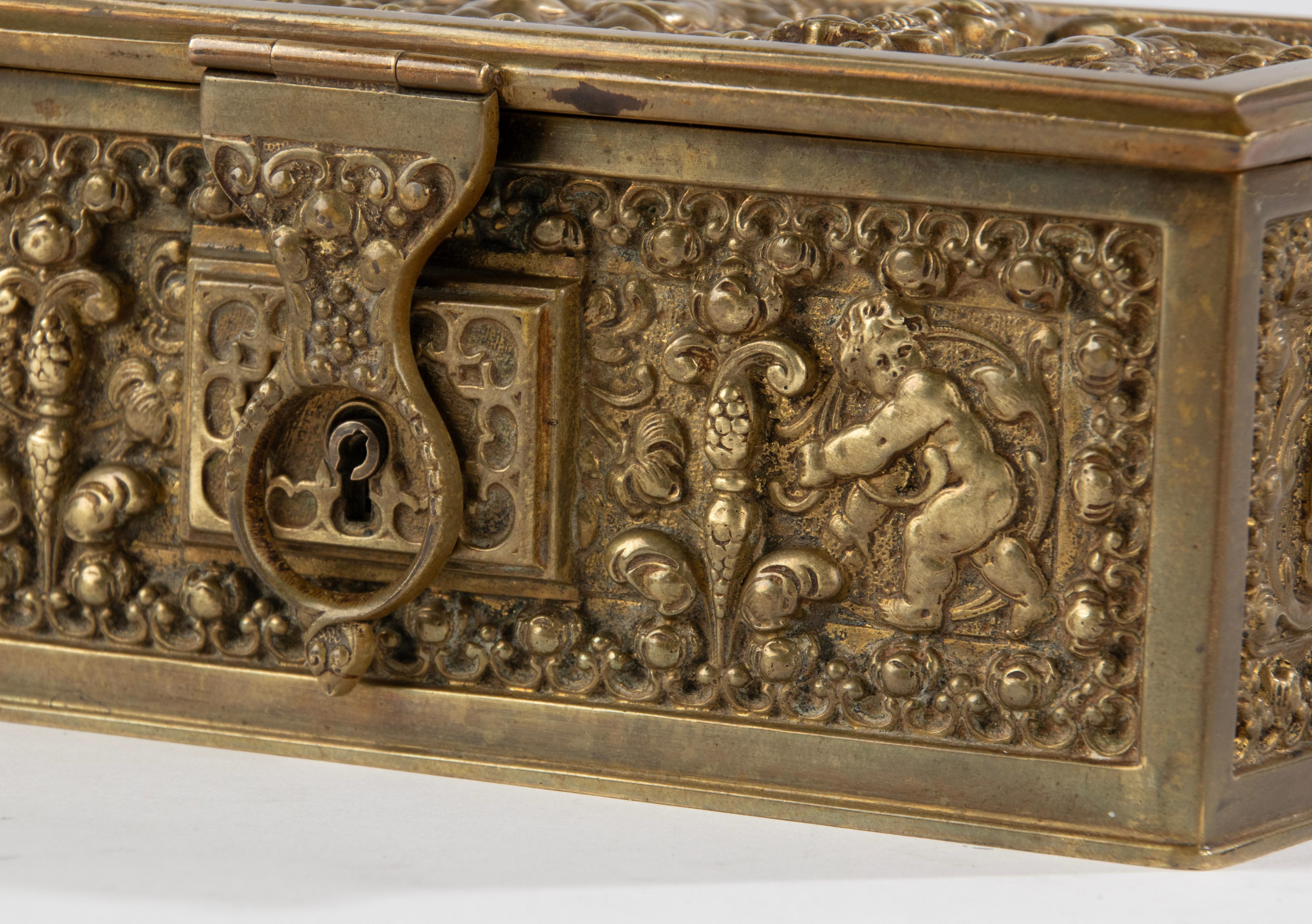 Fin du 19e siècle Boîte en bronze - Putti - Style Renaissance  en vente 5