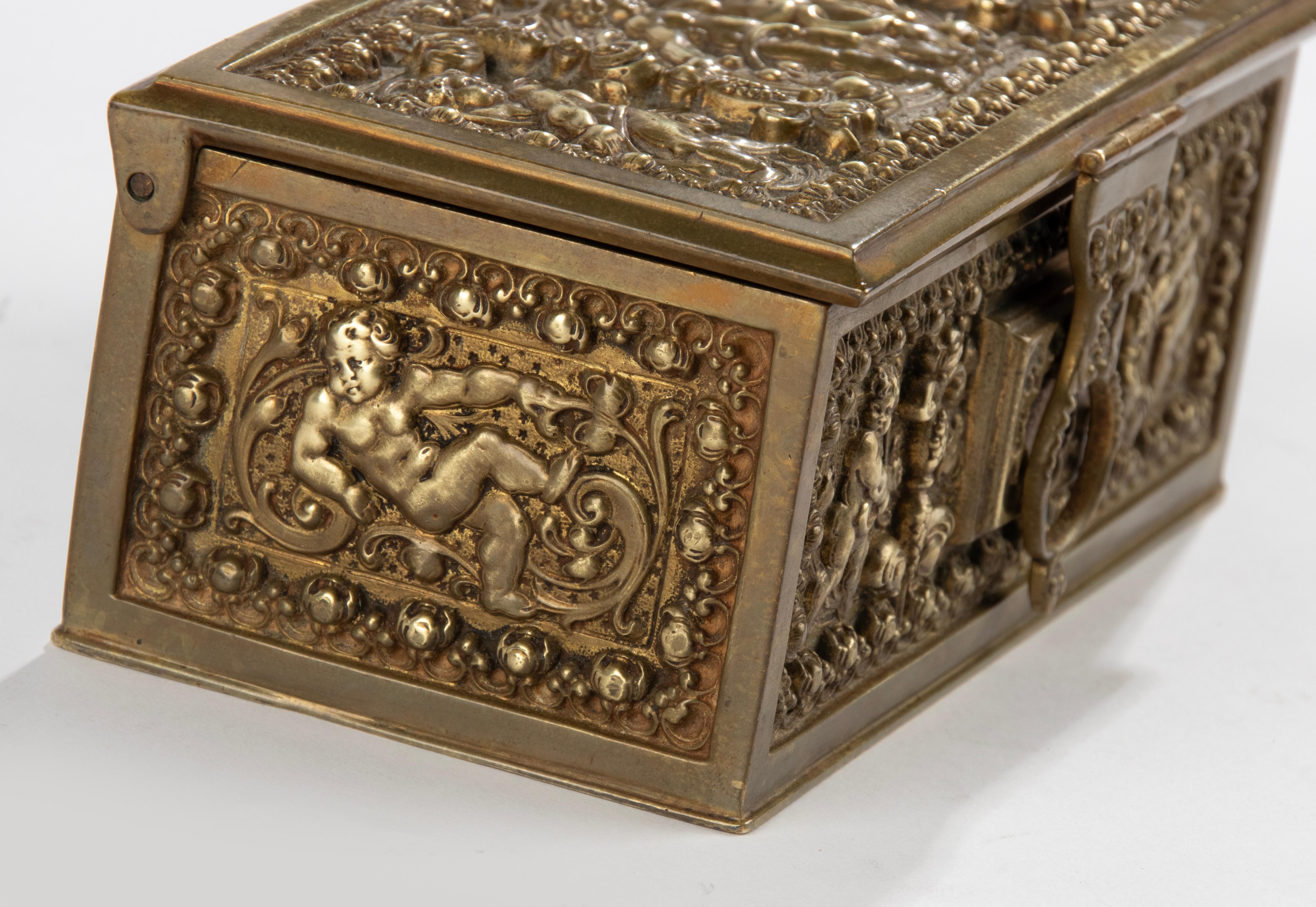 Fin du 19e siècle Boîte en bronze - Putti - Style Renaissance  en vente 6