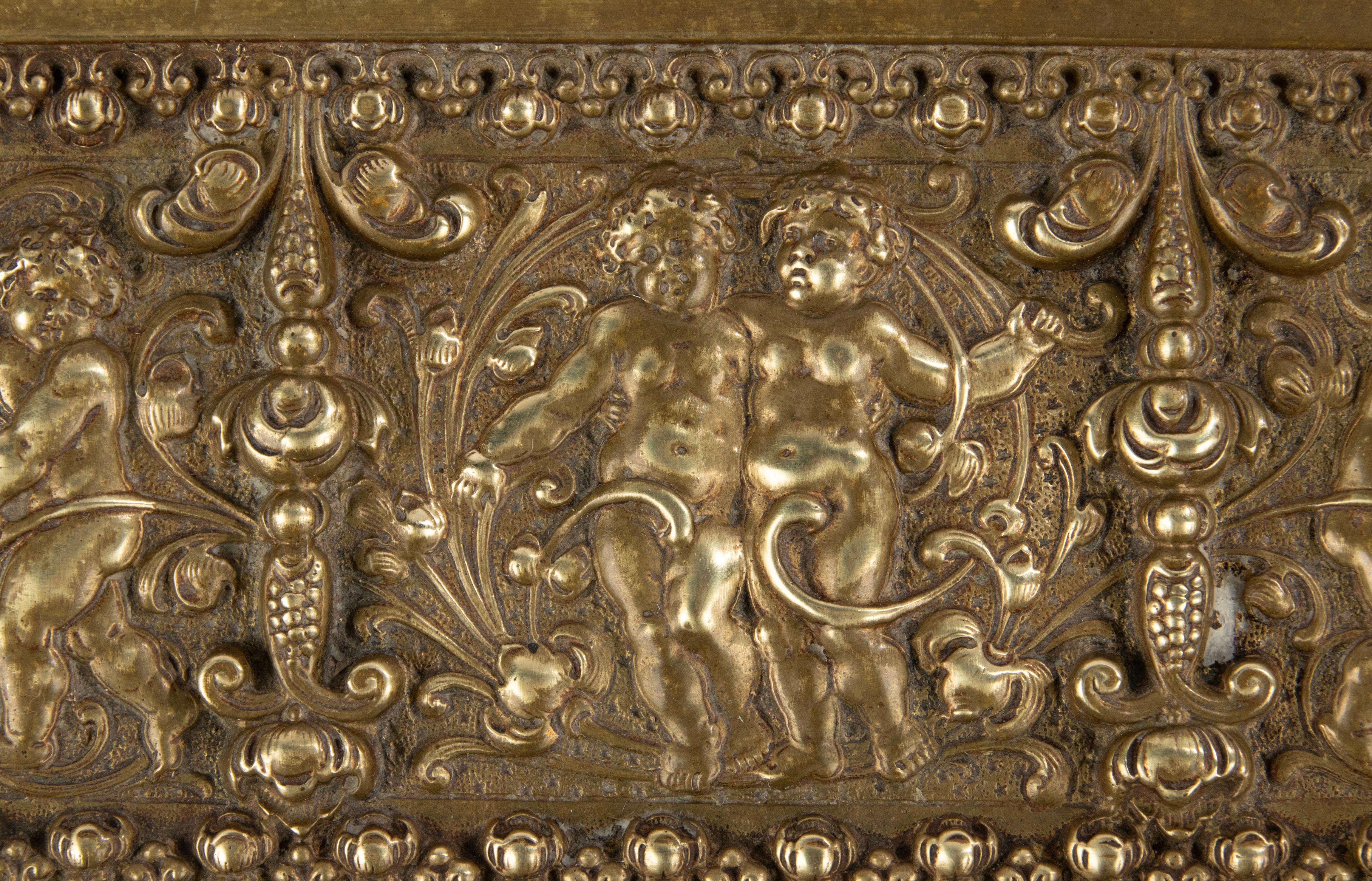 Bronzeschachtel aus dem späten 19. Jahrhundert – Putten – Renaissance-Stil  (Spätes 19. Jahrhundert) im Angebot
