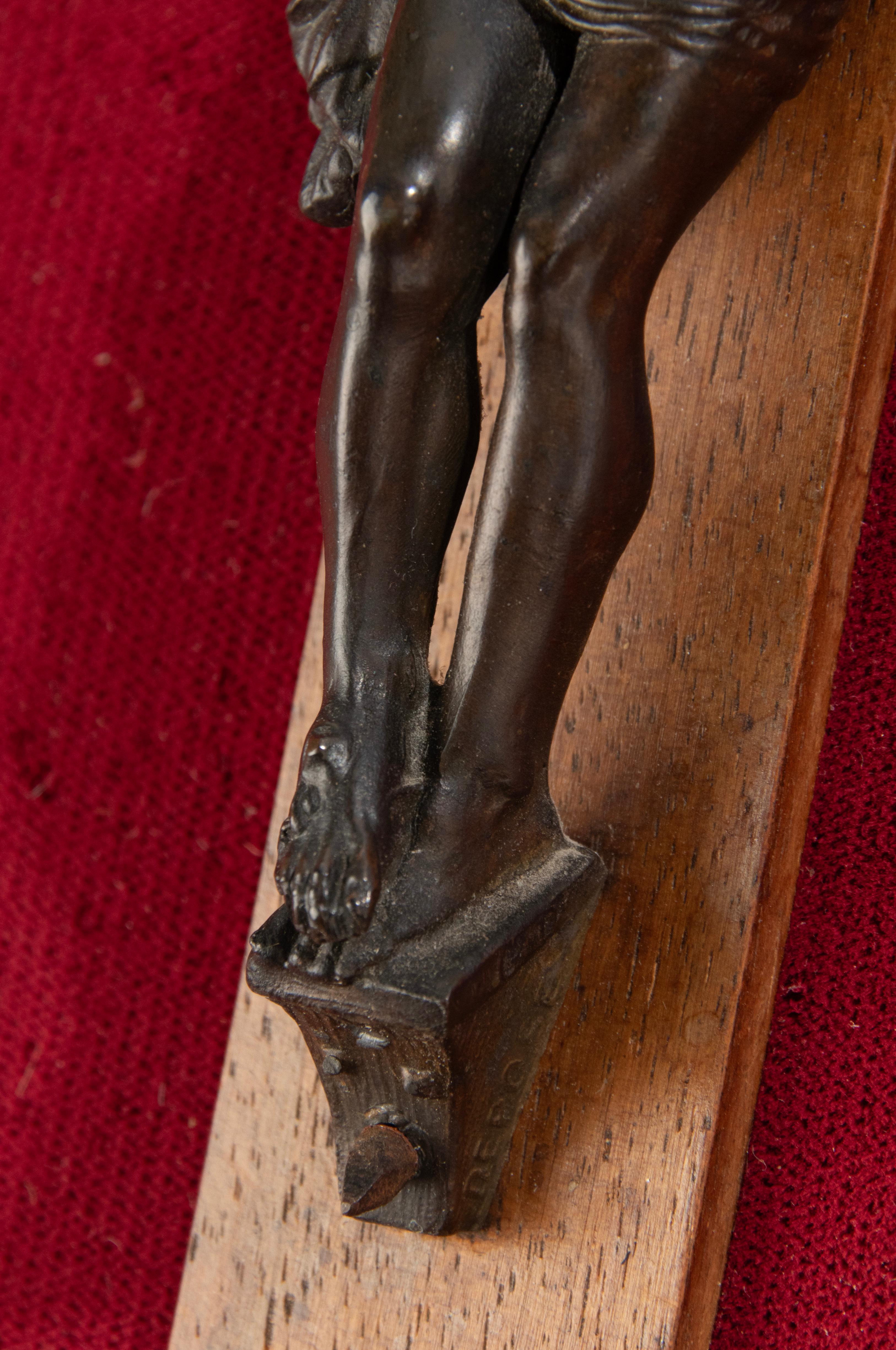 Late 19th Century Bronze Crucifix Corpus Christi in Carved Walnut Frame  For Sale 7