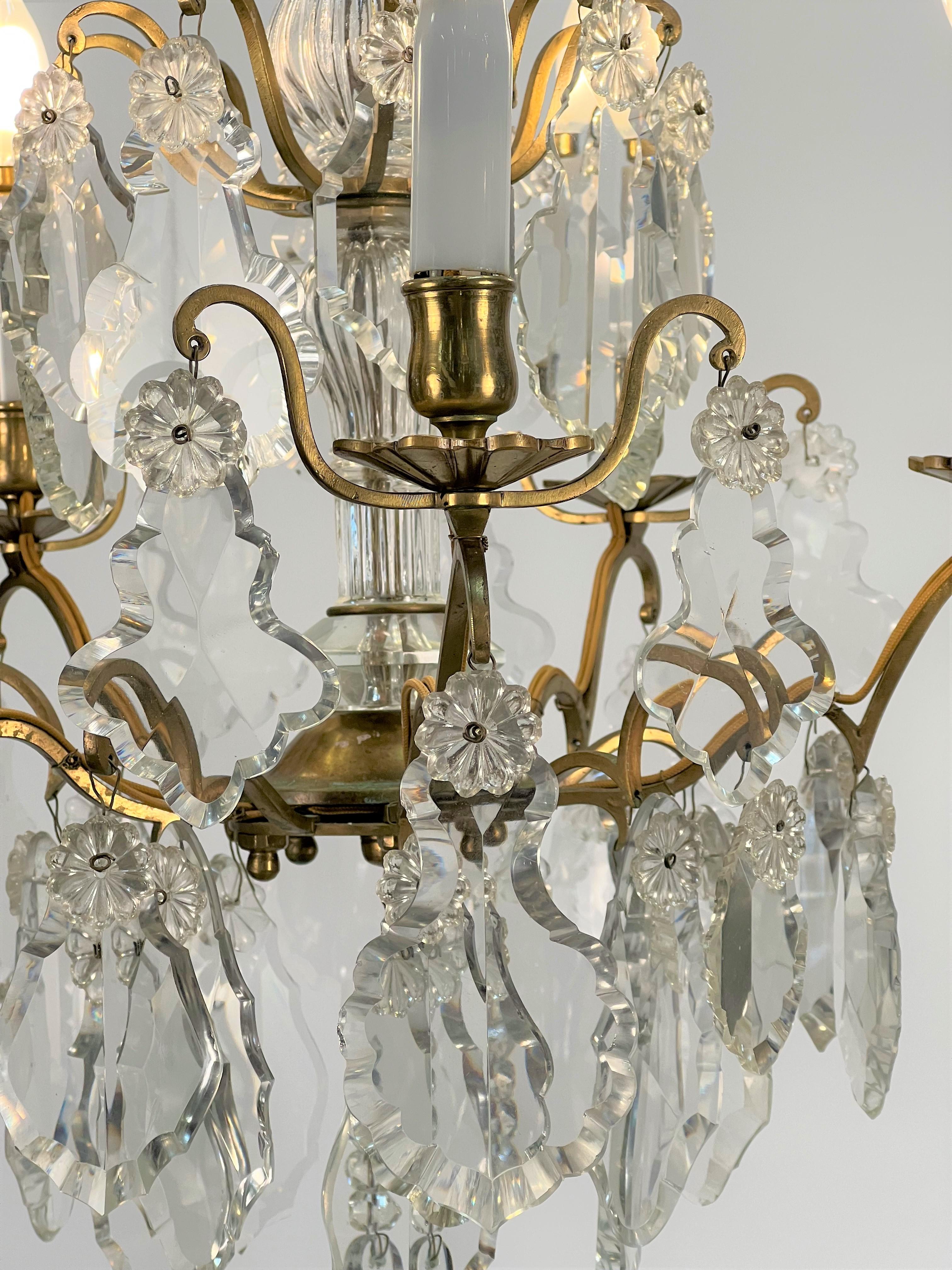 Louis XVI Lustre en bronze et cristal de la fin du 19e siècle en vente