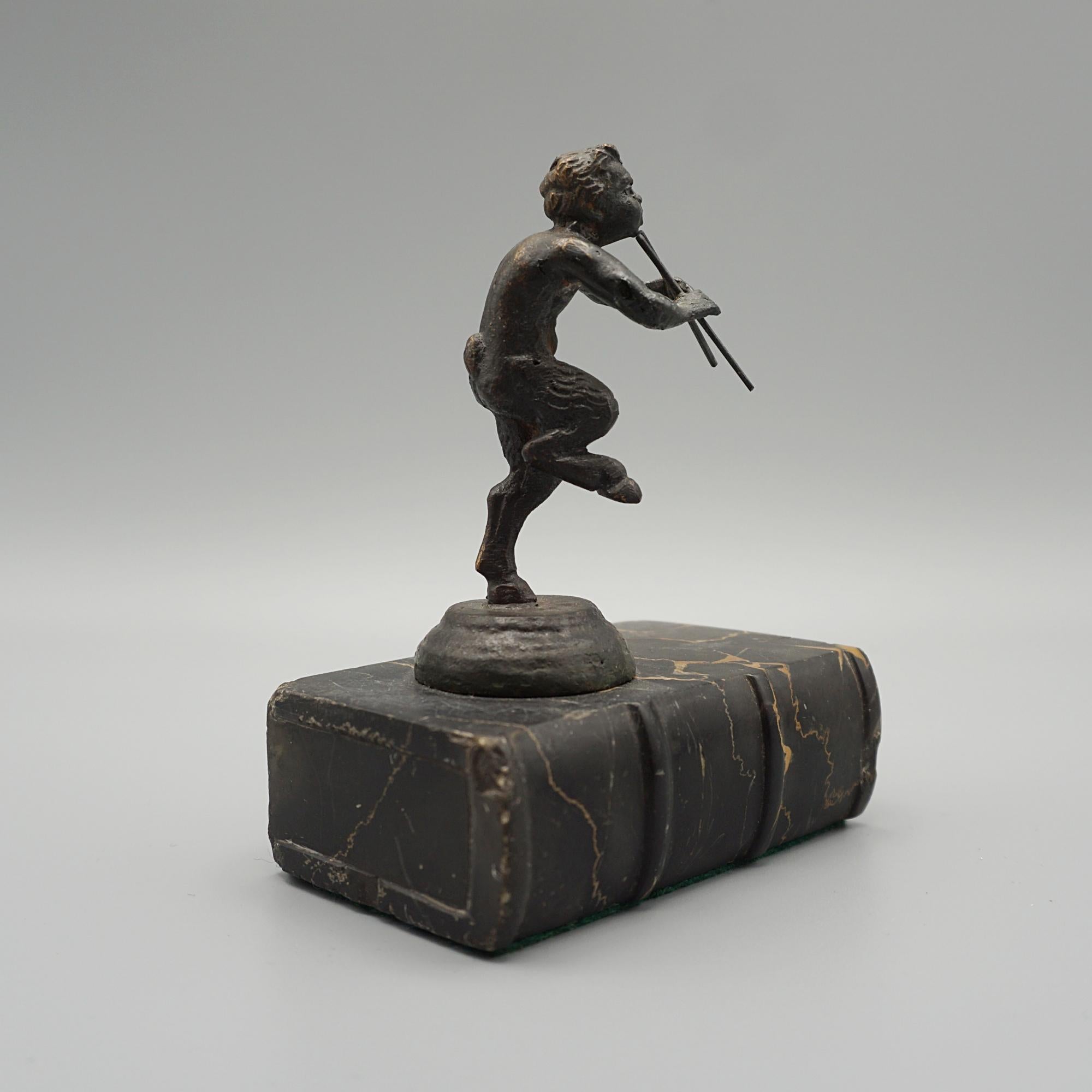 Bronzefigur des Pfeife spielenden Pan aus dem späten 19.  im Angebot 6