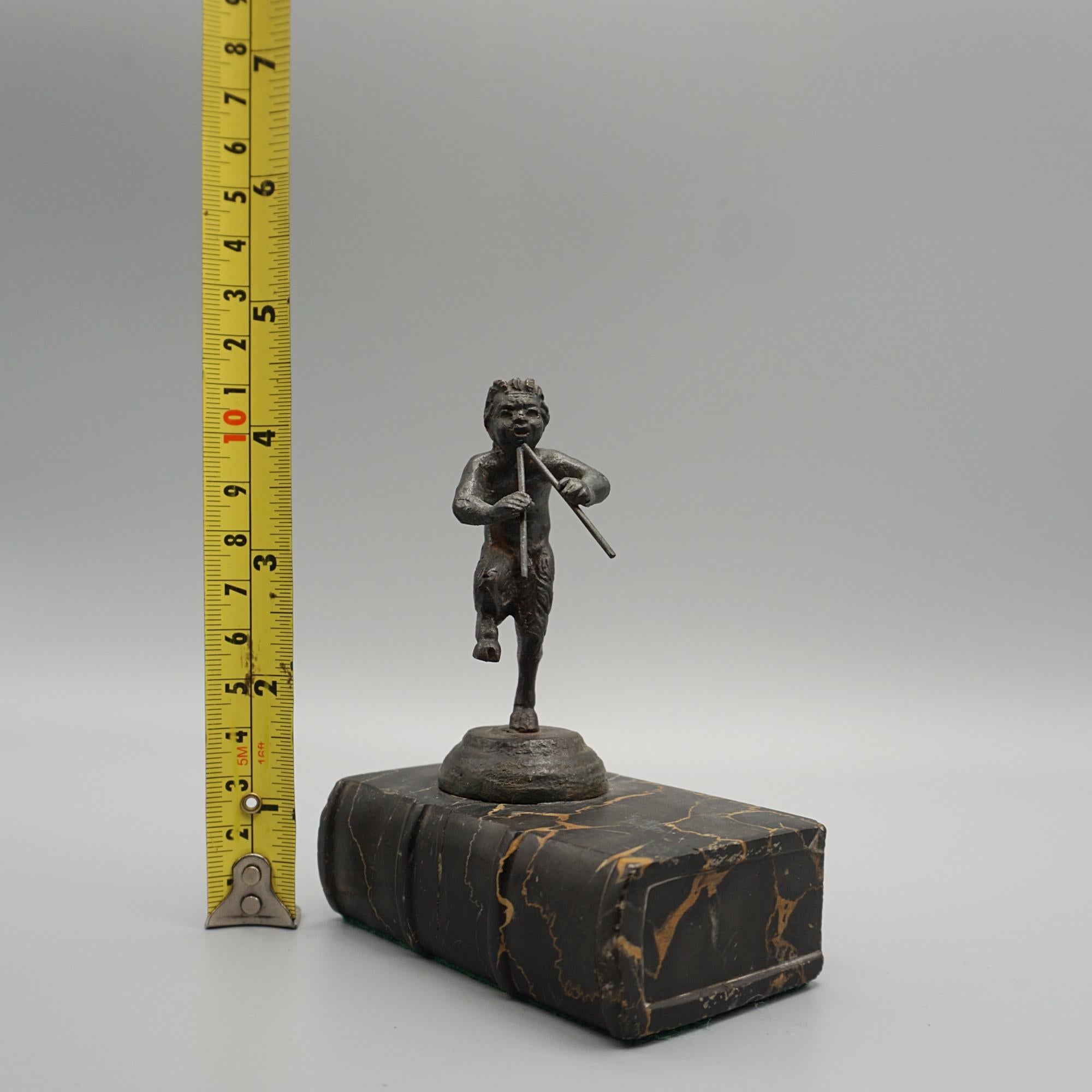 Bronzefigur des Pfeife spielenden Pan aus dem späten 19.  im Angebot 3