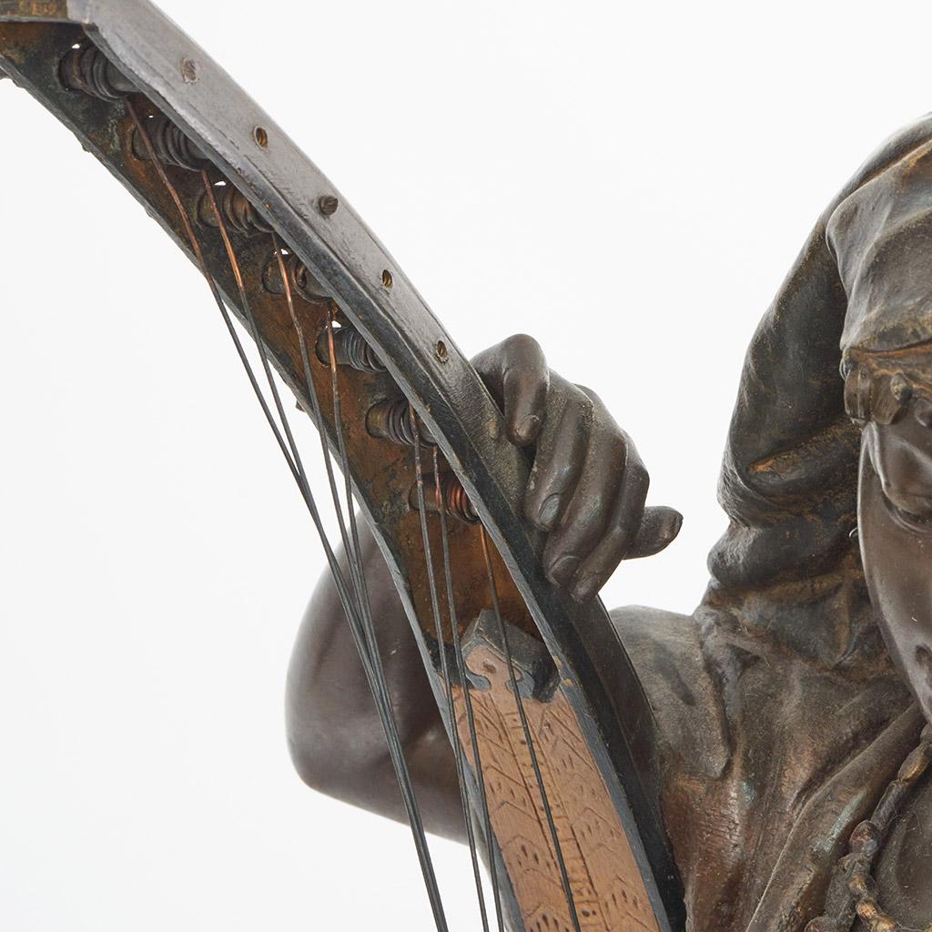 Jeune harpiste arabe en bronze de Louis Hottot, fin du XIXe siècle  en vente 8