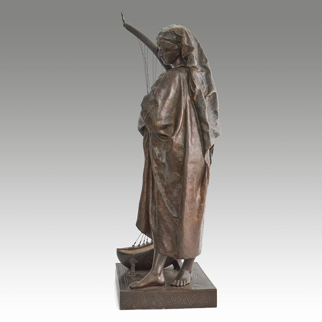 Bronze „Jeune Harpiste Arabique“ aus dem späten 19. Jahrhundert von Louis Hottot  im Angebot 3