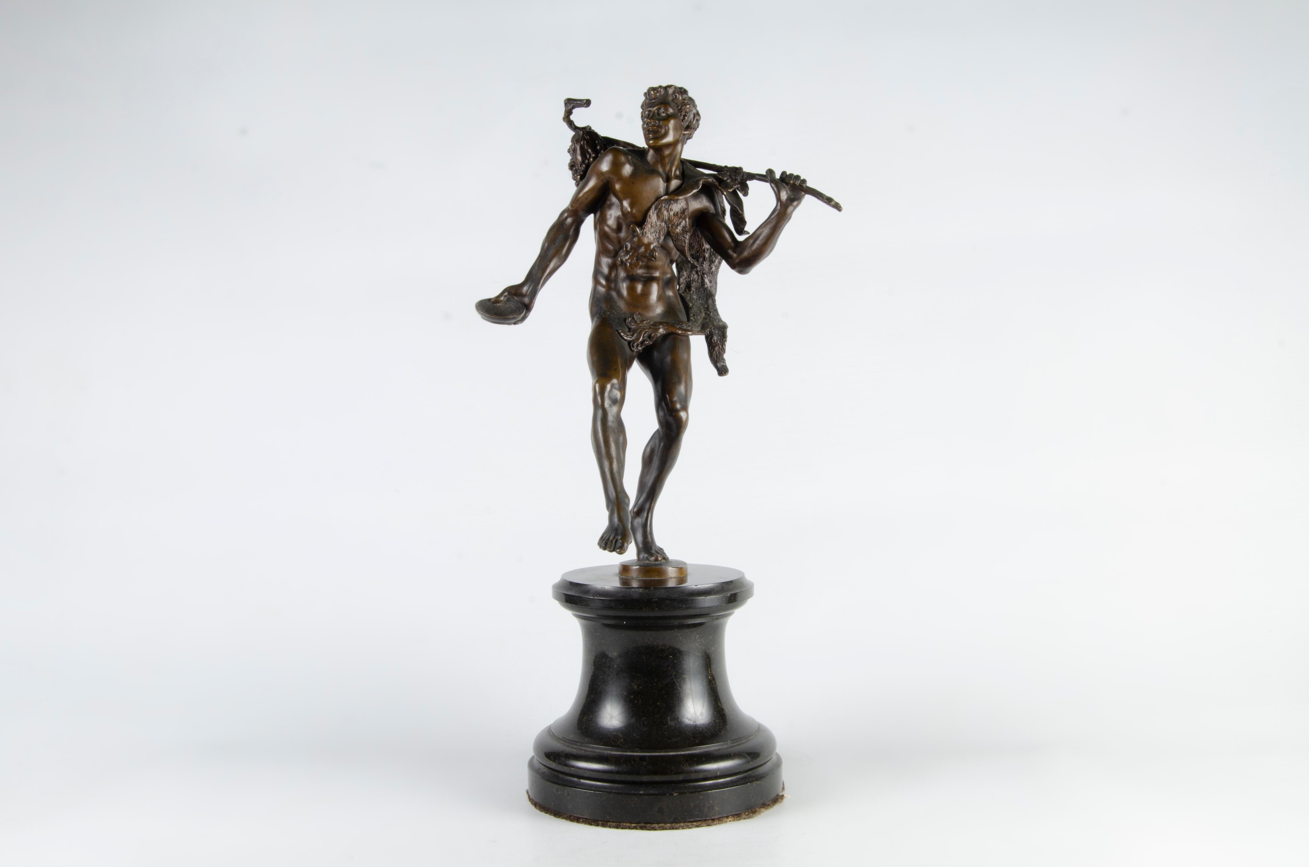 Sculpture en bronze Jugendstil de la fin du XIXe siècle représentant un Satyre/Faune dansant, signée par G. Roth, Allemagne

Par : G. Roth
MATERIAL : bronze, cuivre, étain, métal
Technique : coulé, moulé, patiné, poli, travail du métal
Dimensions :